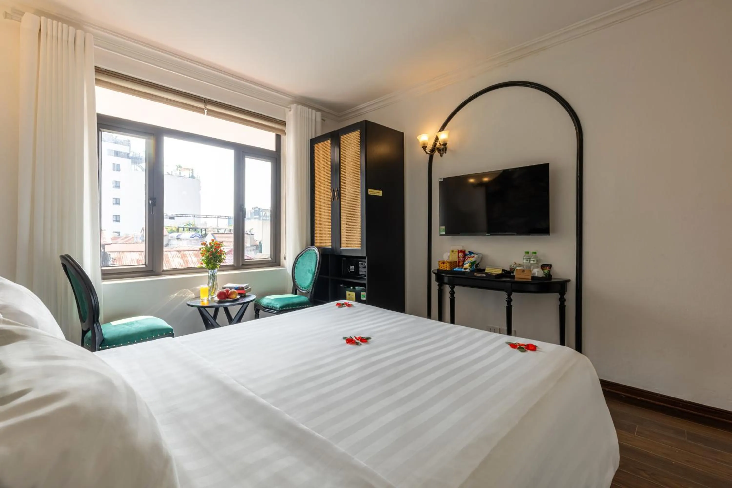 Property building, Bed in Hanoi House Hotel & Travel