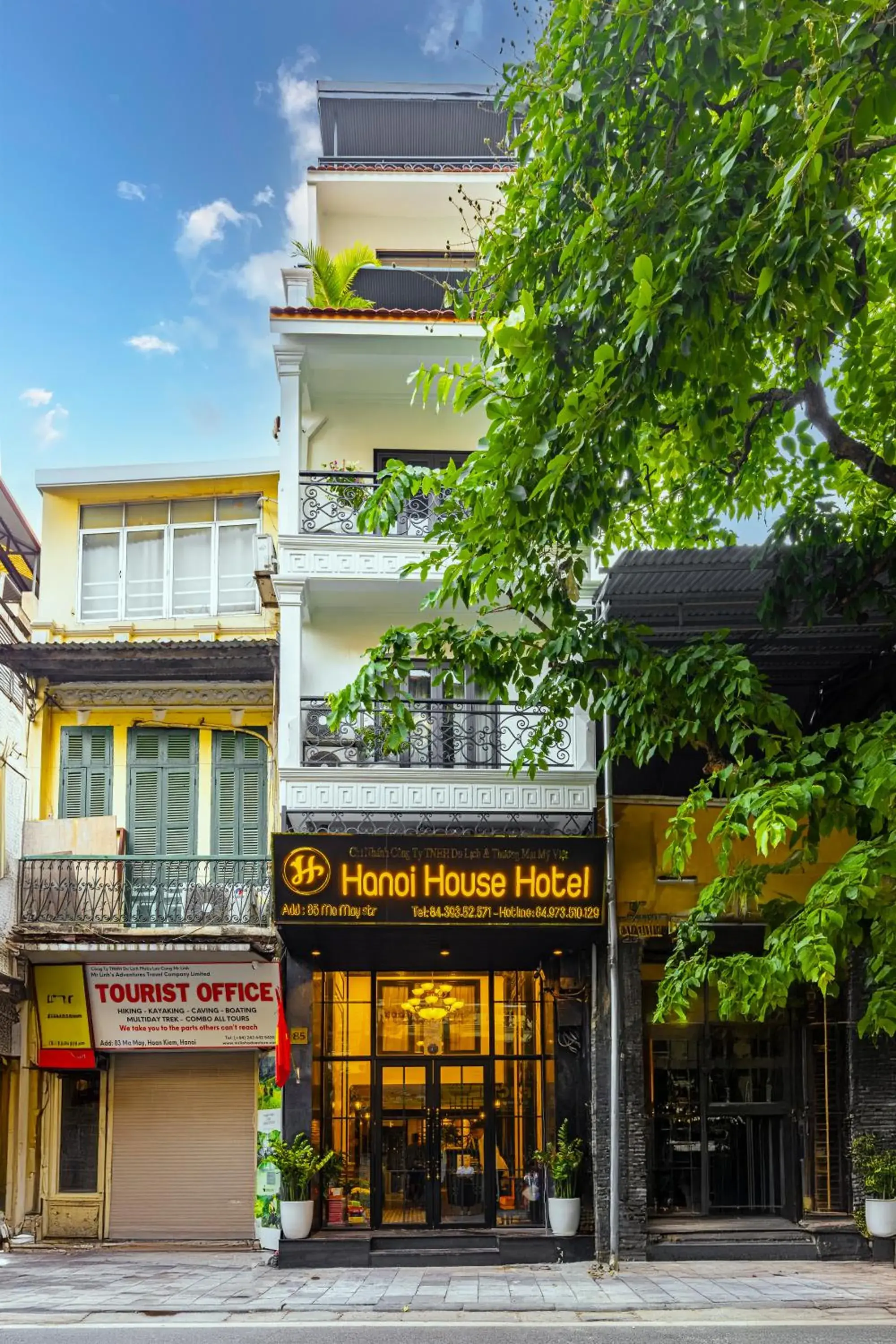 Property building in Hanoi House Hotel & Travel Property building in Hanoi House Hotel & Travel