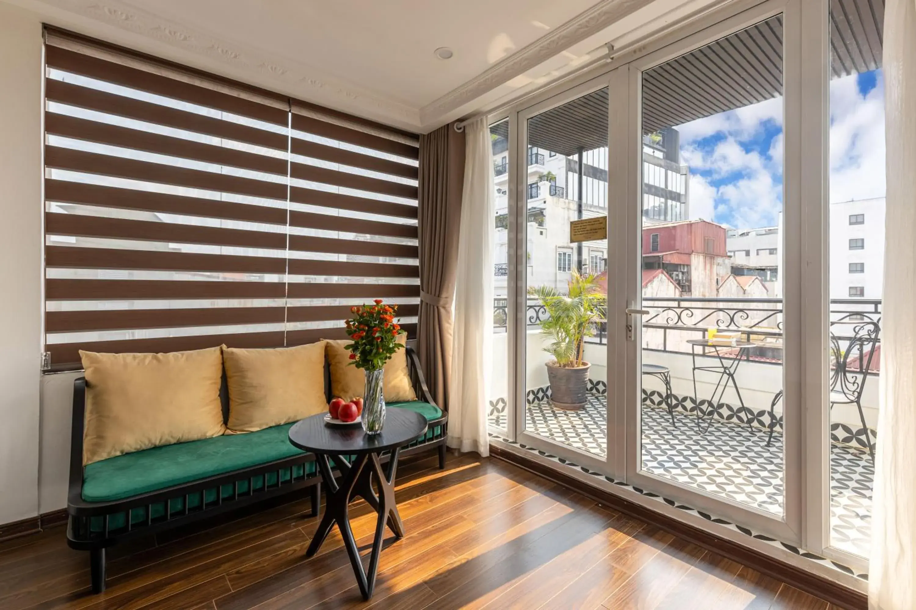 Property building in Hanoi House Hotel & Travel Property building in Hanoi House Hotel & Travel