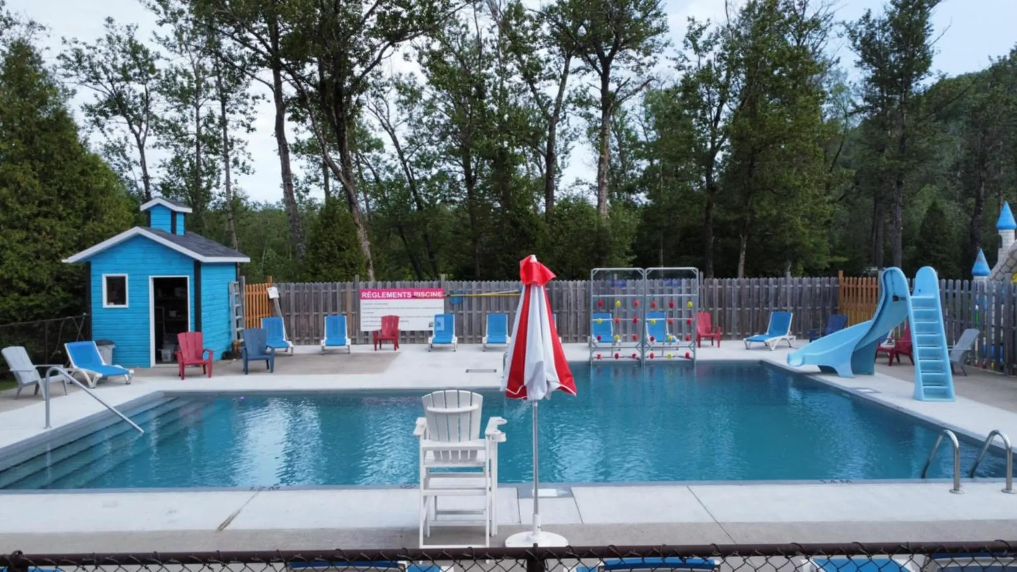 Swimming pool in Motel Le Riviera