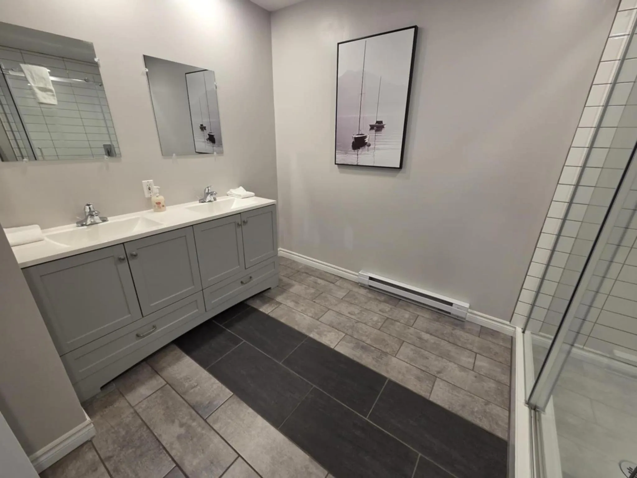 Shower in Motel Le Riviera