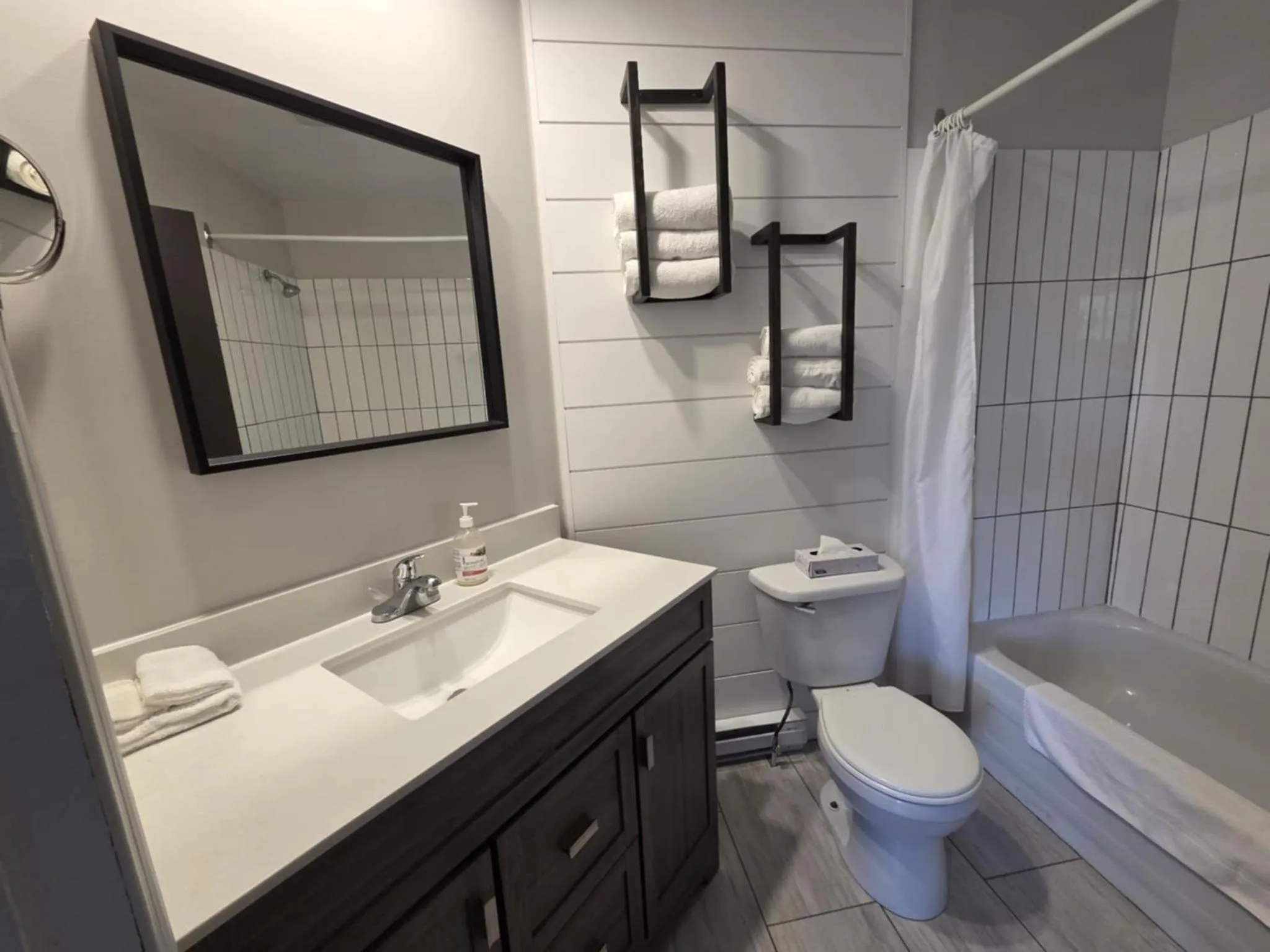 Shower in Motel Le Riviera