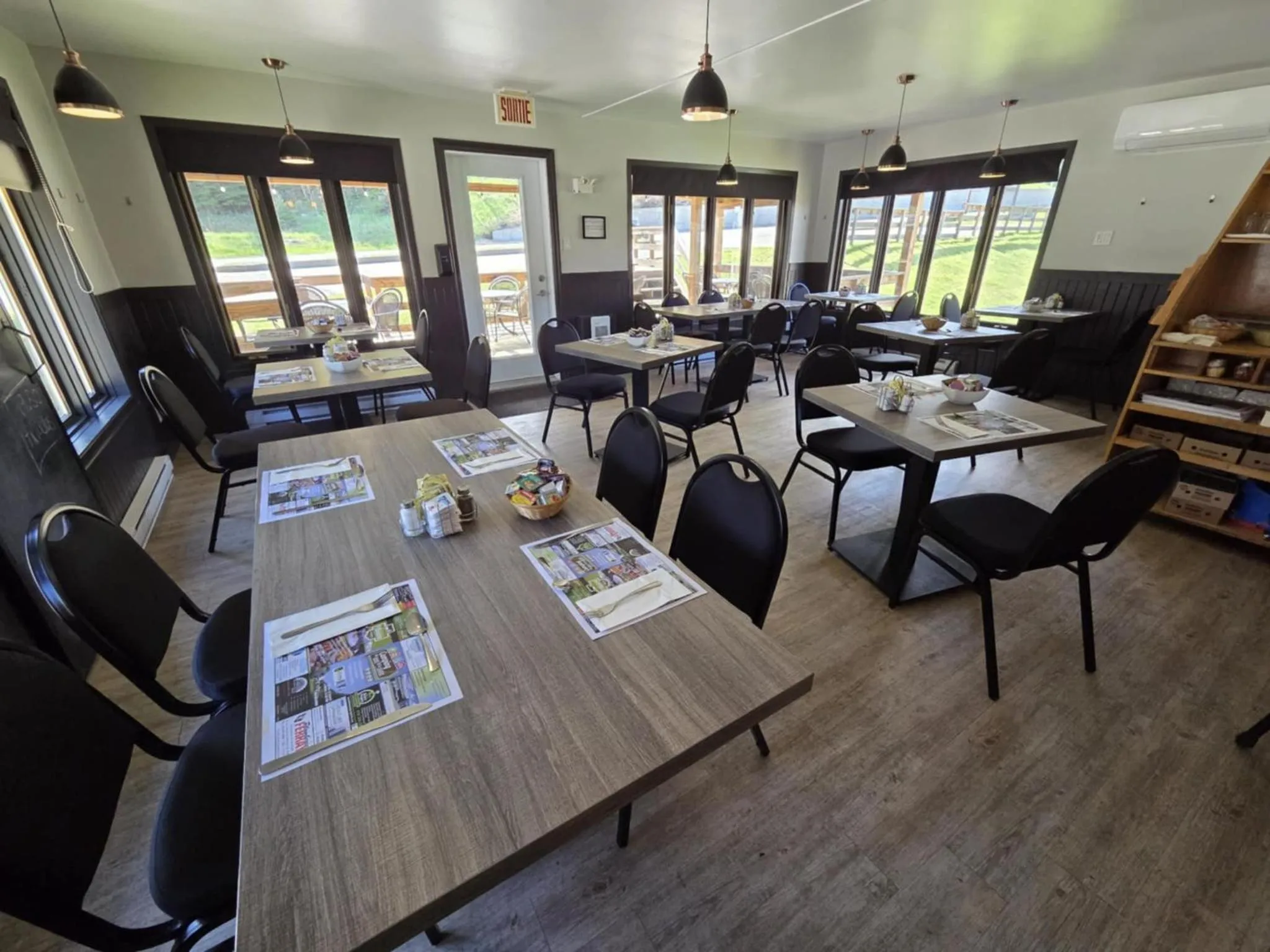 Restaurant/places to eat in Motel Le Riviera