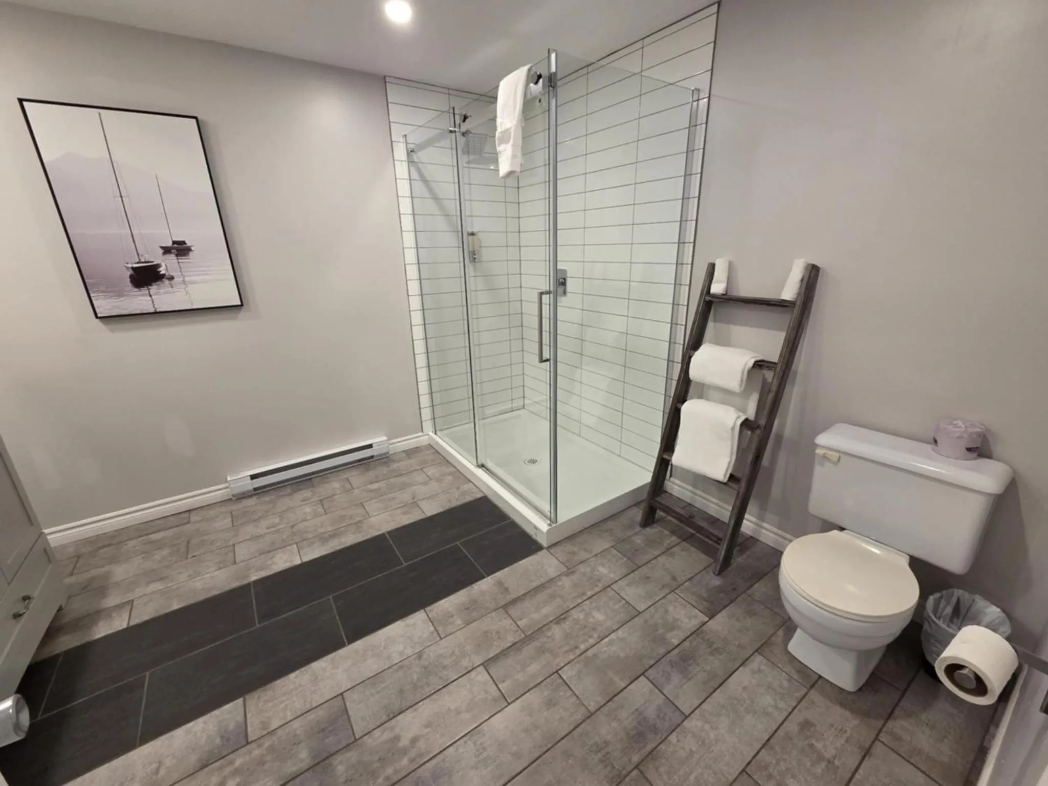 Shower in Motel Le Riviera