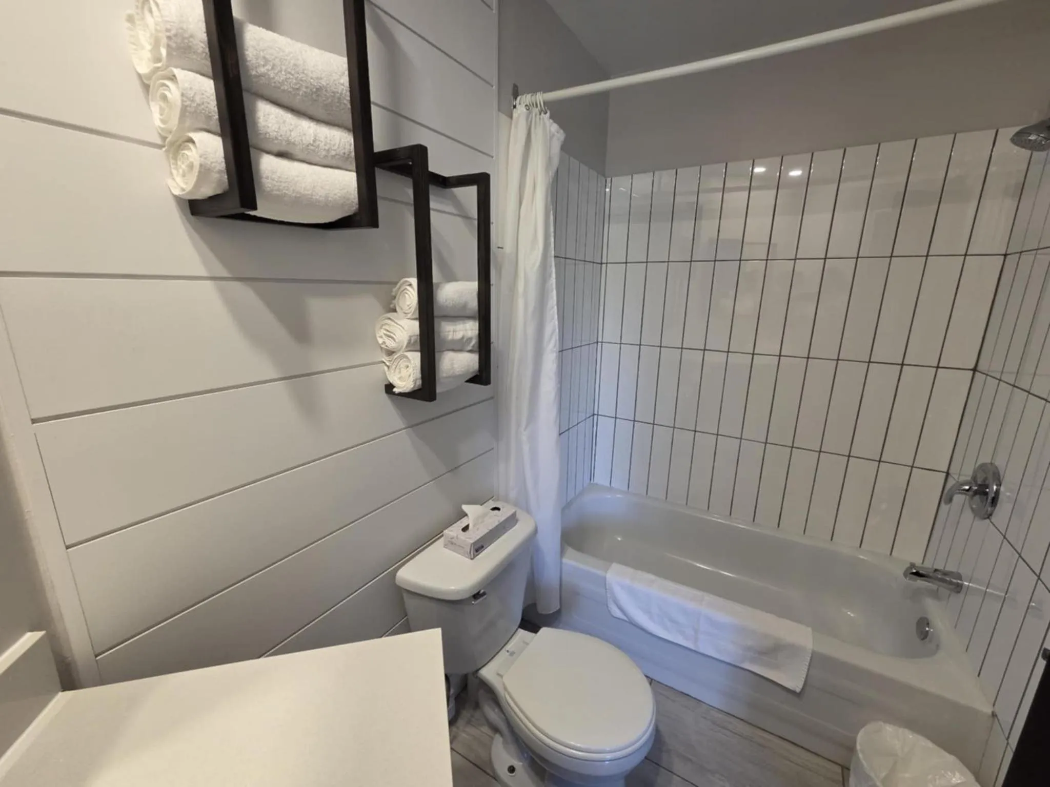 Shower in Motel Le Riviera