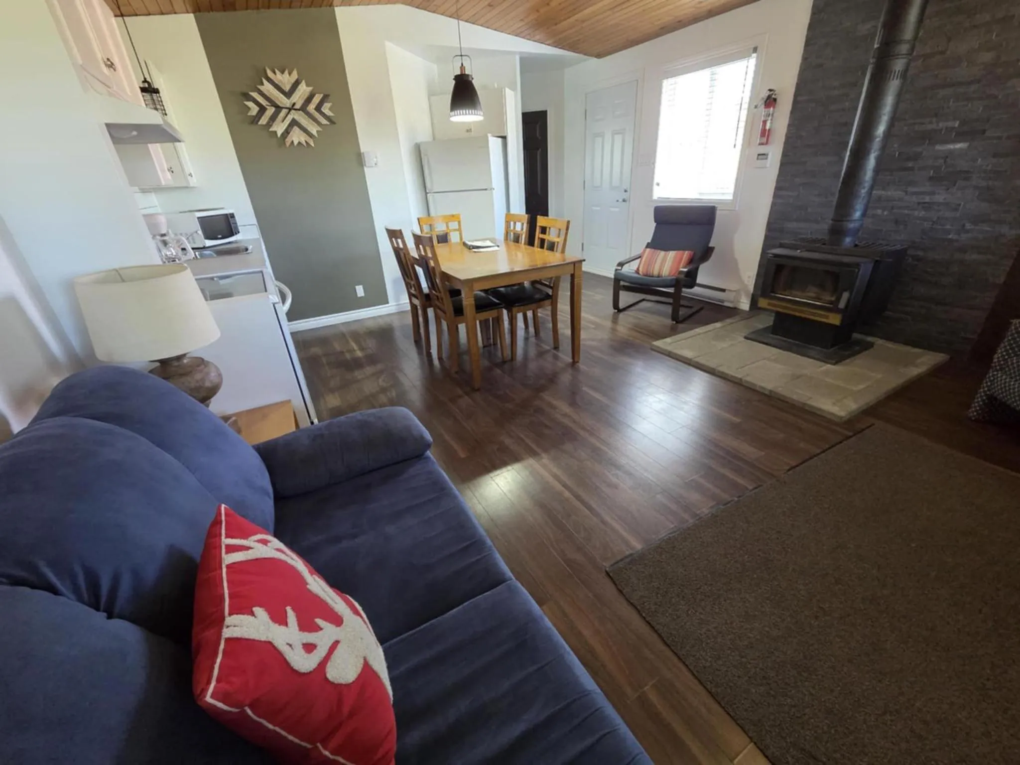 Kitchen or kitchenette in Motel Le Riviera