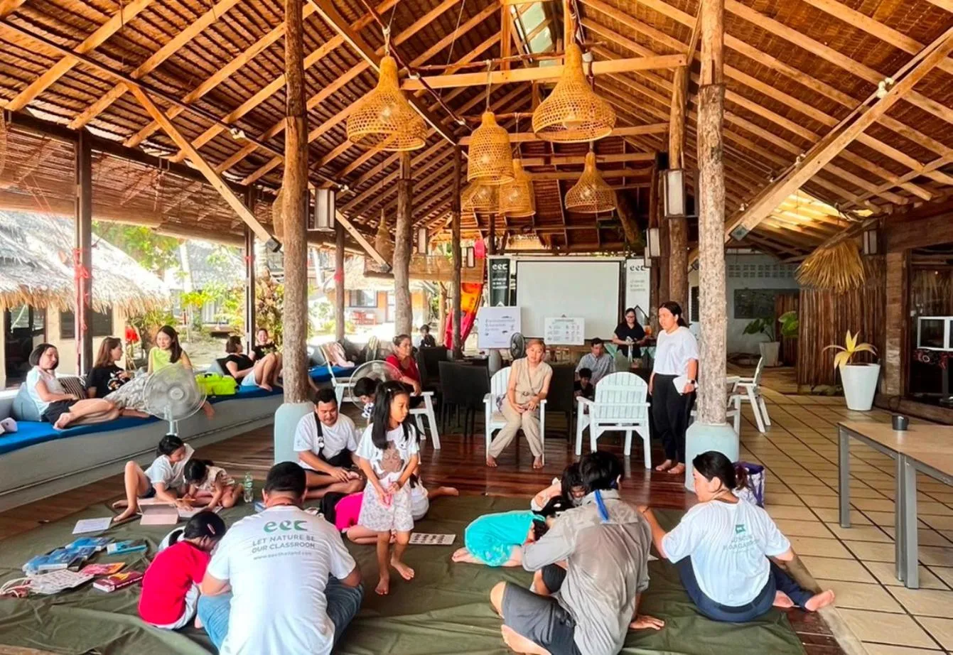 People in Thapwarin Resort - Green Hotel