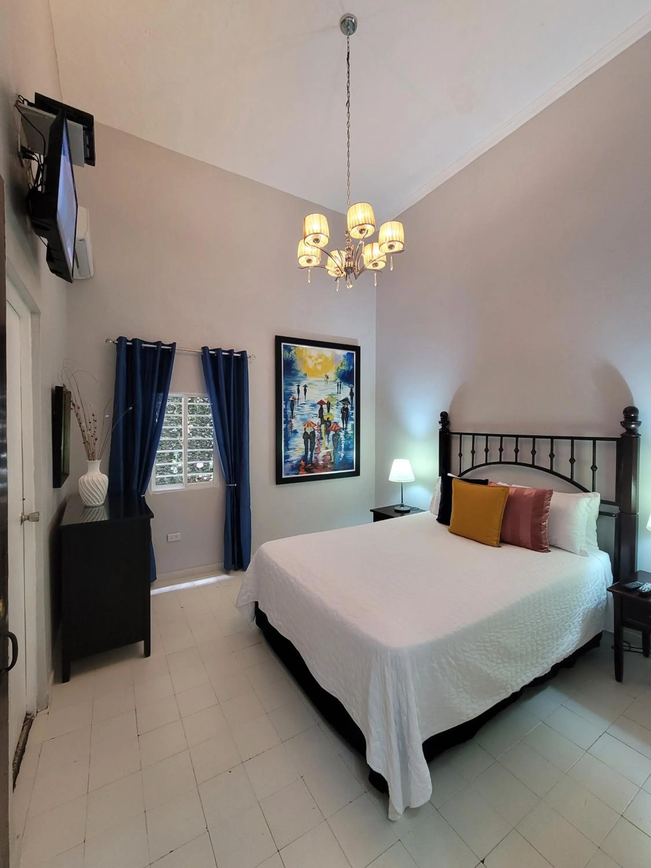 Bed in Hotel Class Colonial