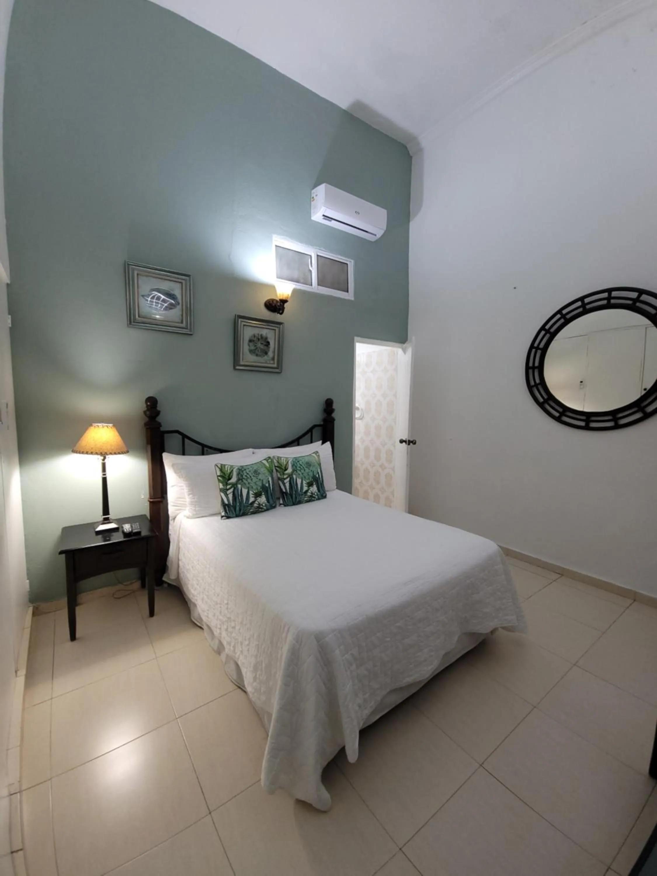 Bed in Hotel Class Colonial