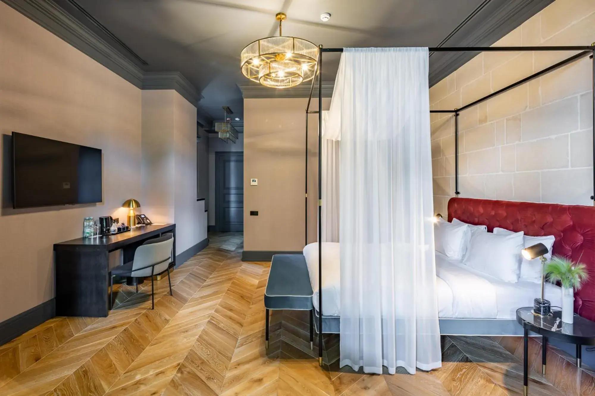 Bed in Lion's Castle Hotel Bed in Lion's Castle Hotel