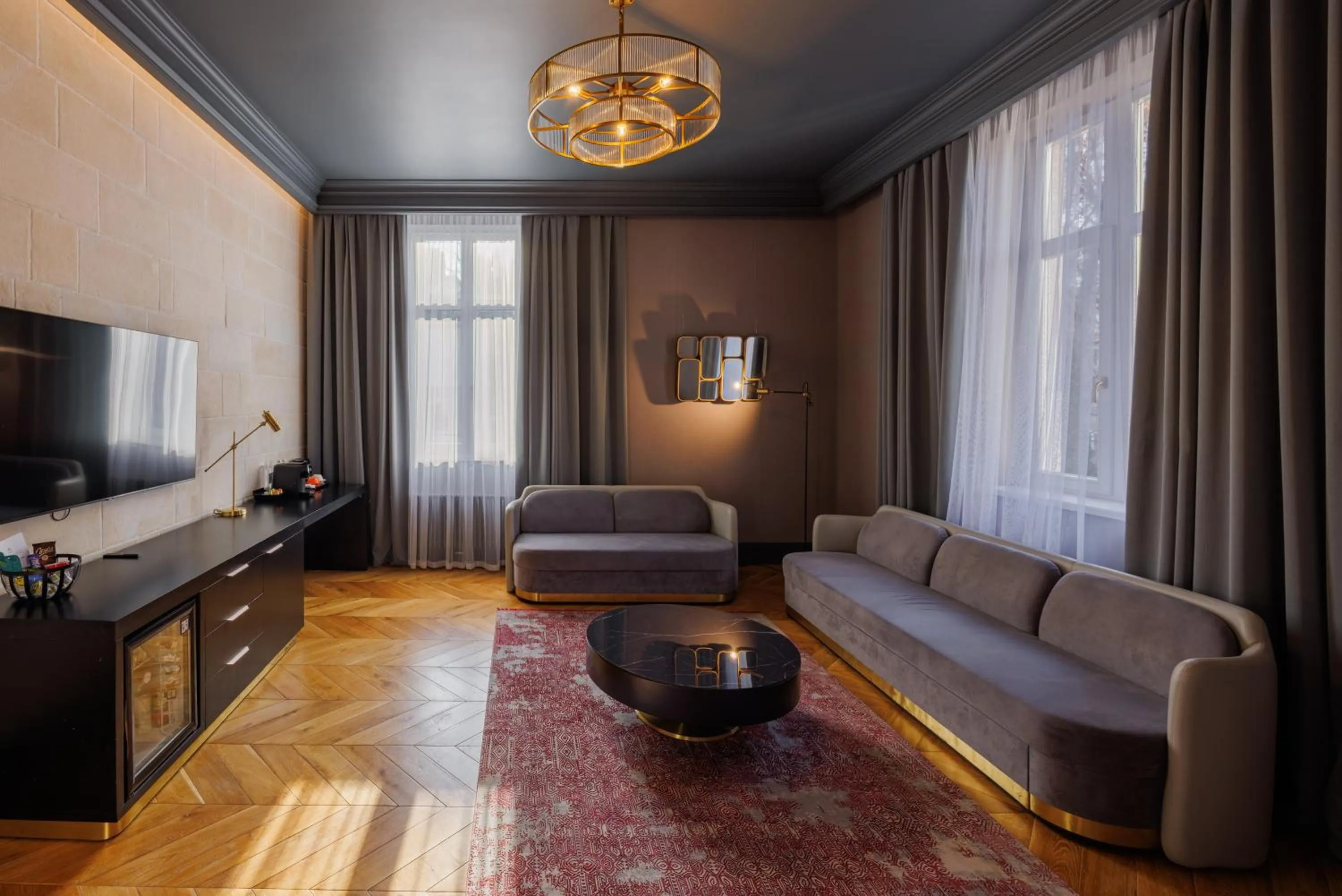 Living room in Lion's Castle Hotel