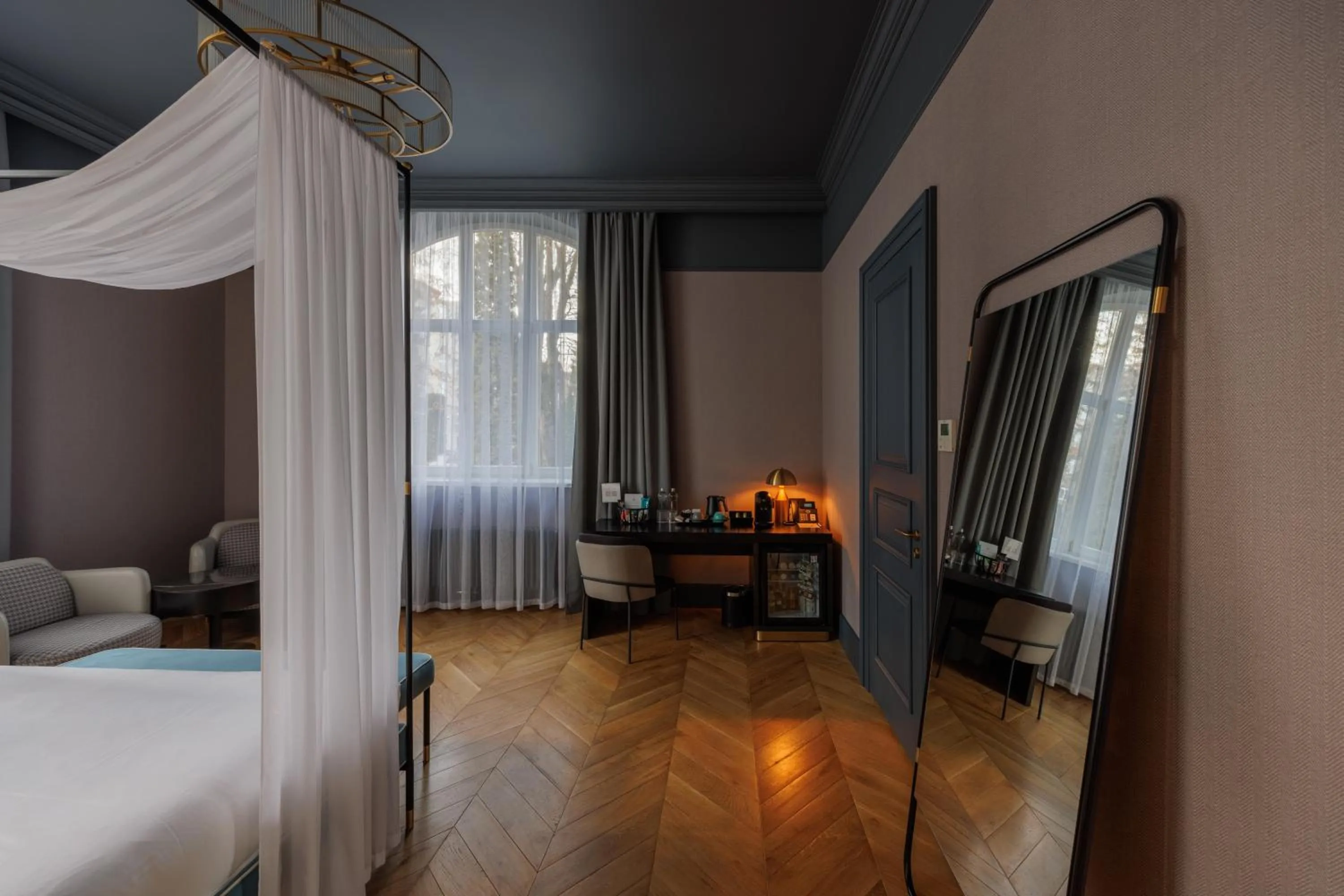 Photo of the whole room, Bed in Lion's Castle Hotel