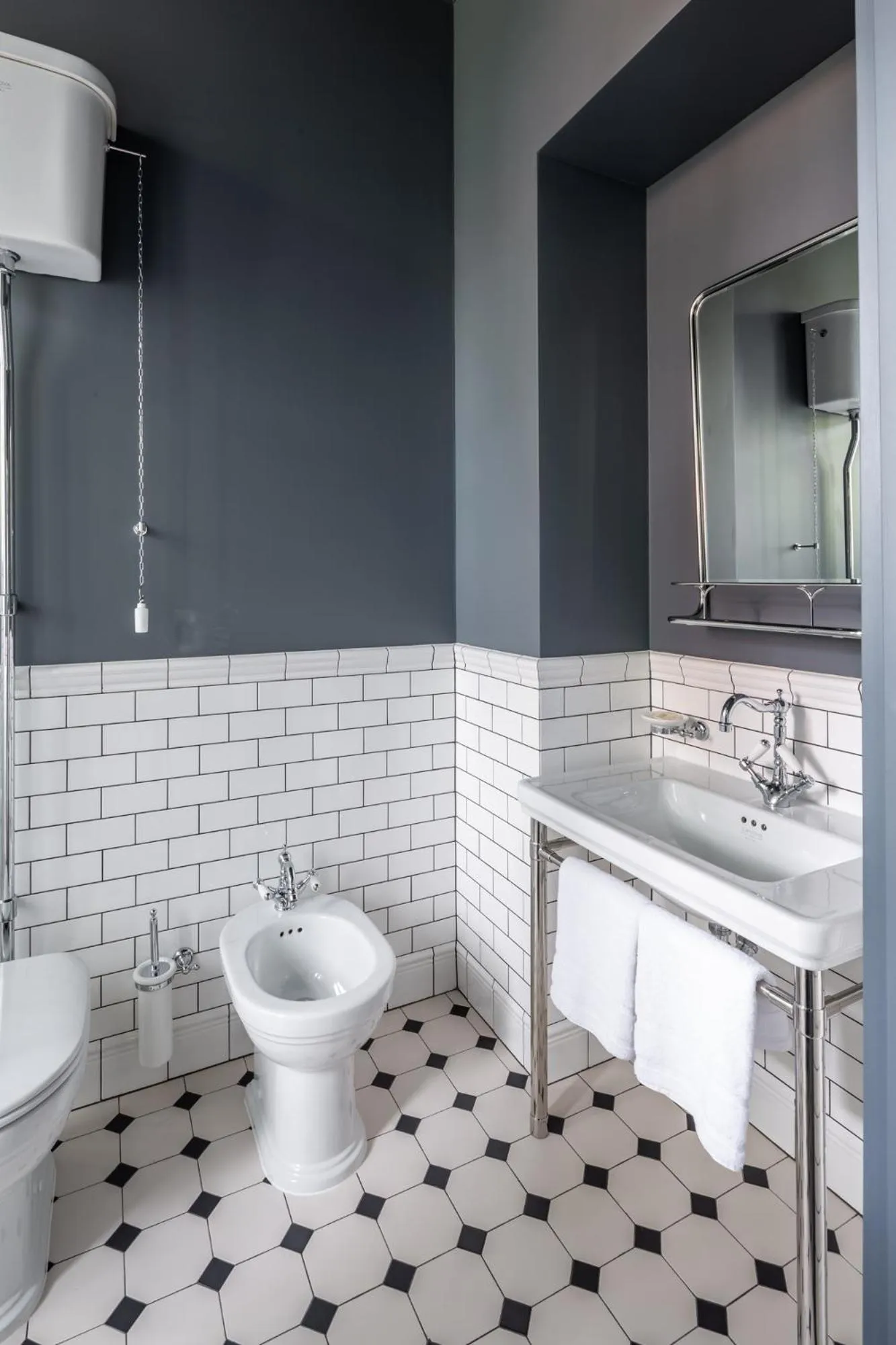 Bathroom in Lion's Castle Hotel