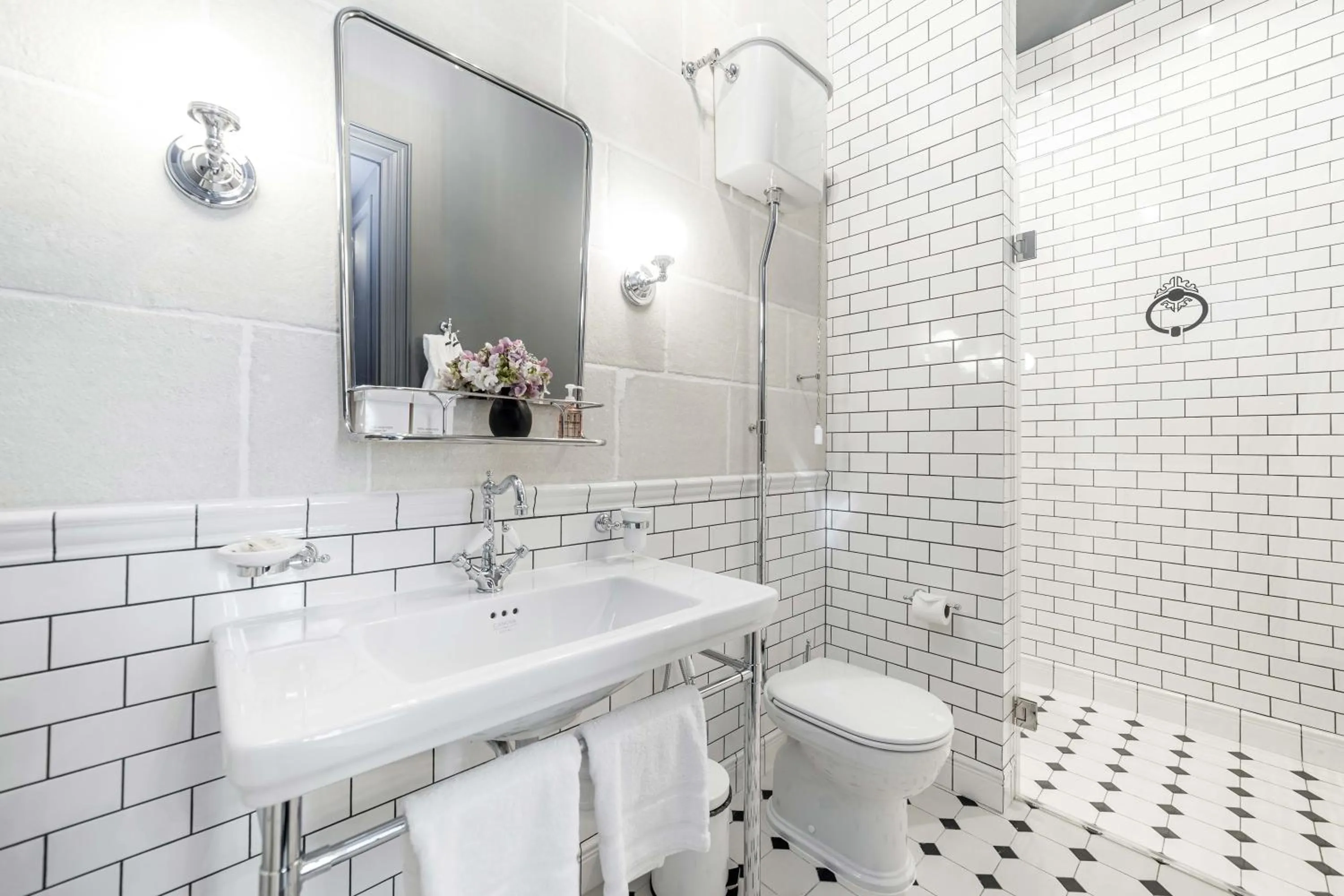 Bathroom in Lion's Castle Hotel