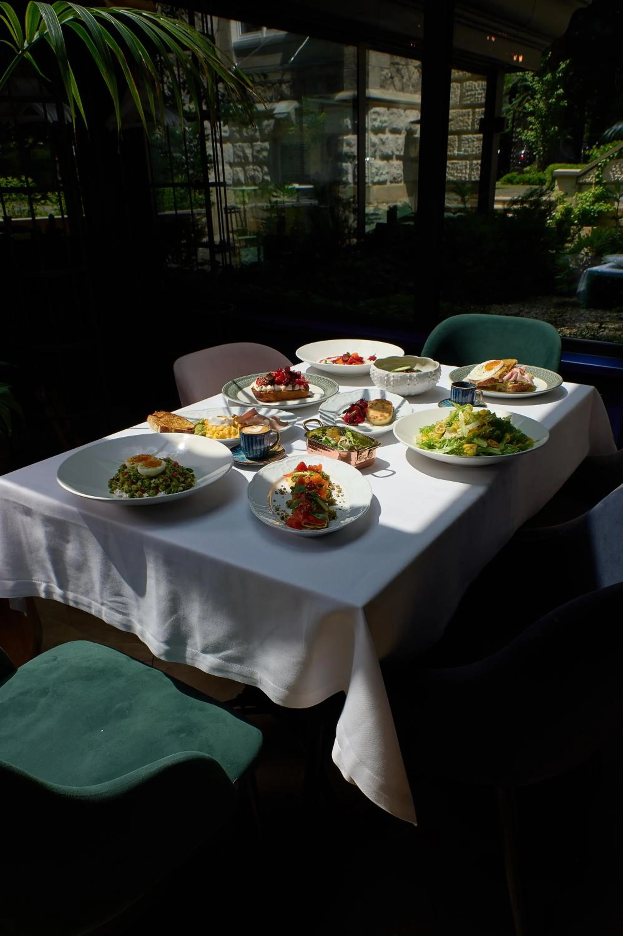 Food and drinks in Lion's Castle Hotel