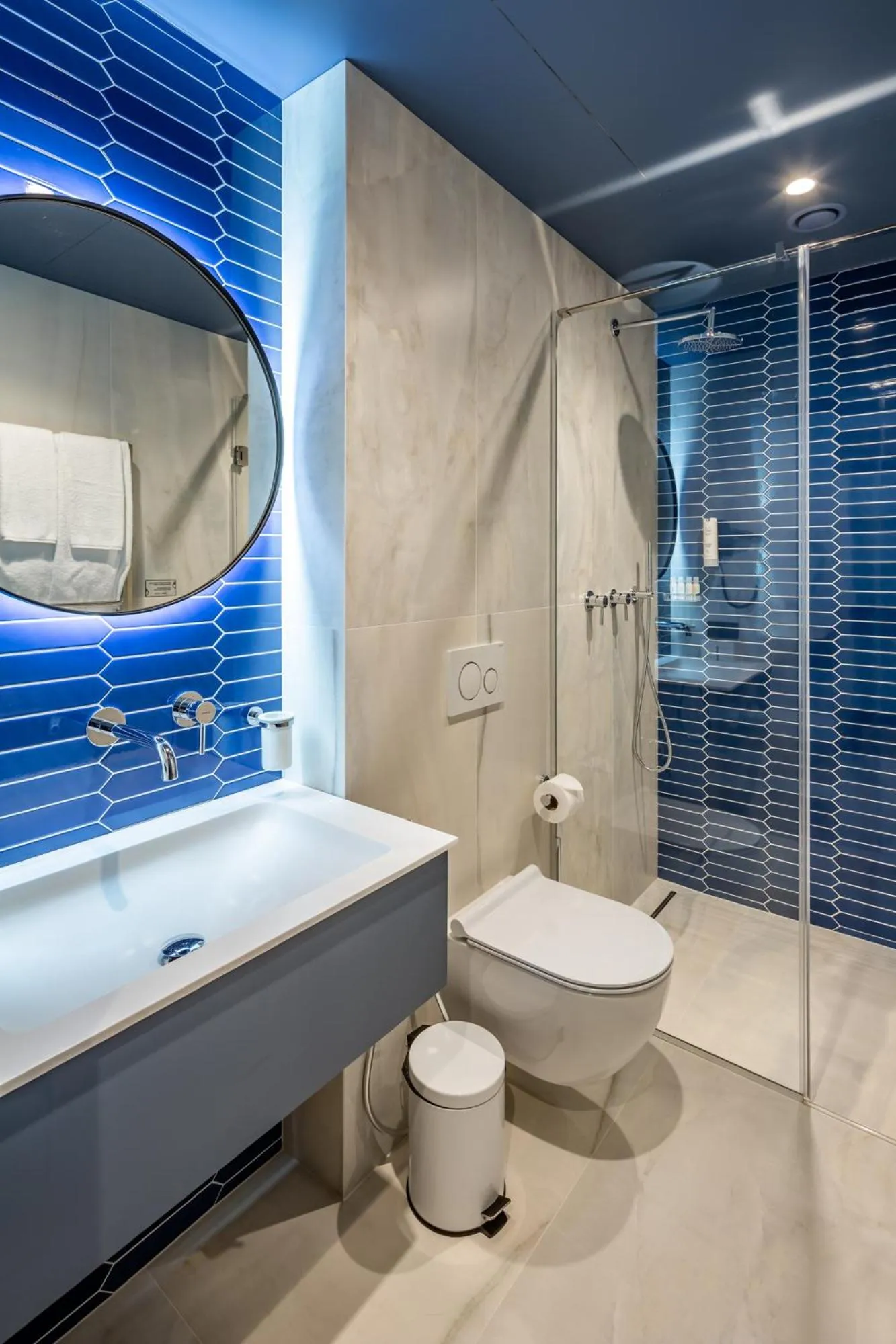 Bathroom in Lion's Castle Hotel