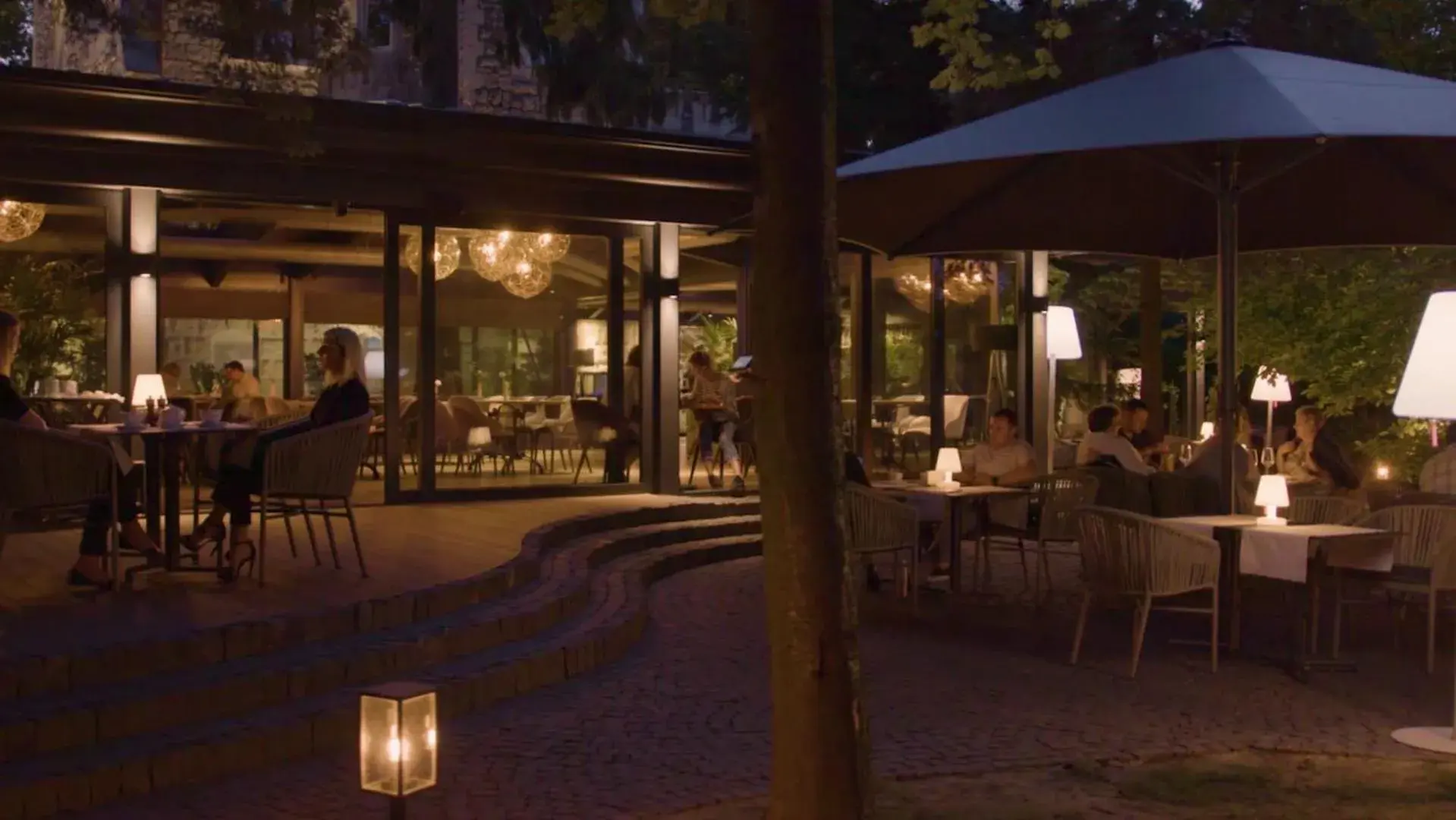 Restaurant/places to eat in Lion's Castle Hotel Restaurant/places to eat in Lion's Castle Hotel