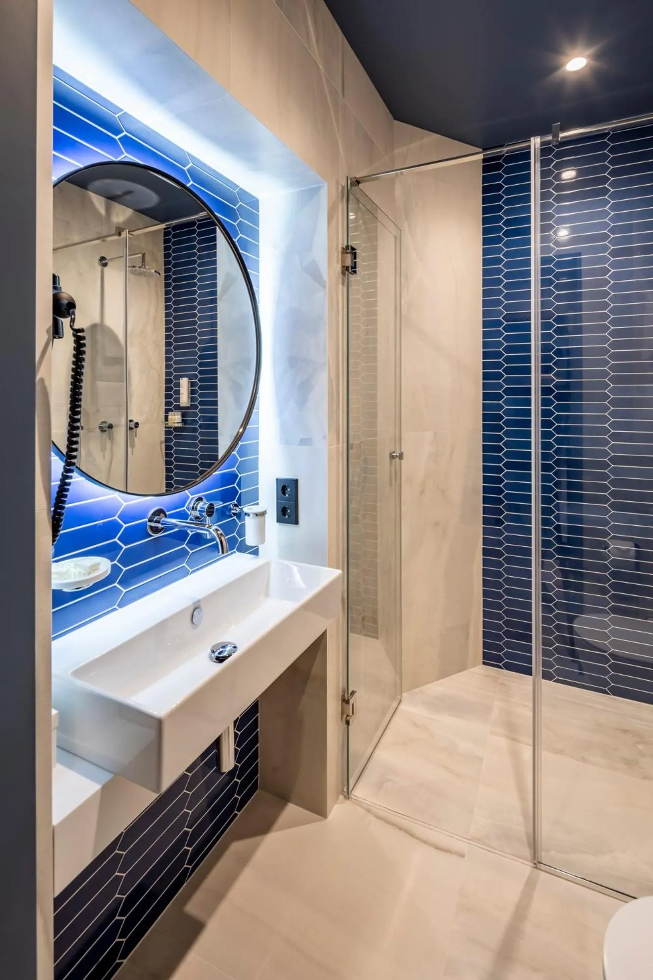 Bathroom in Lion's Castle Hotel