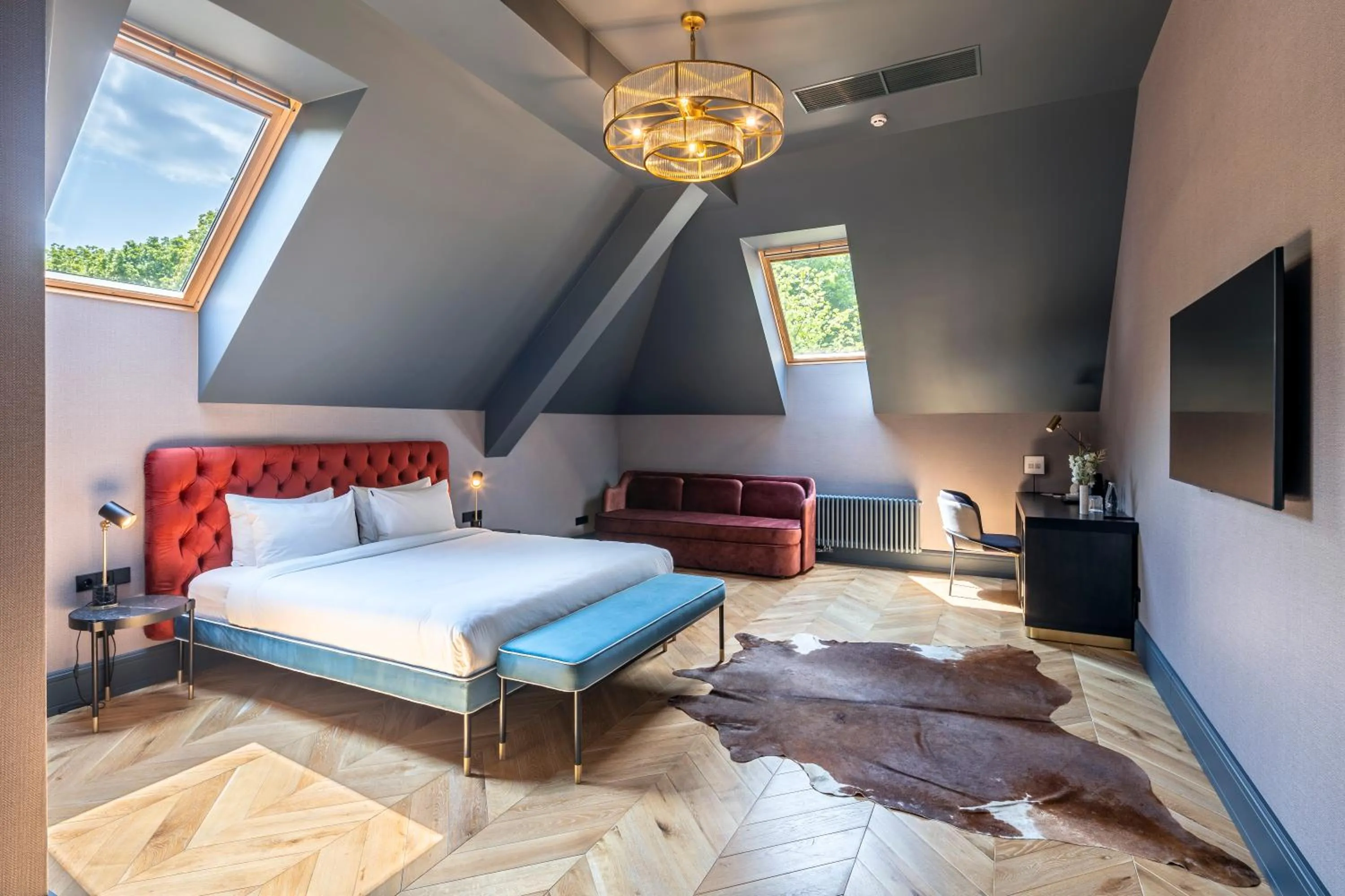 Photo of the whole room, Bed in Lion's Castle Hotel