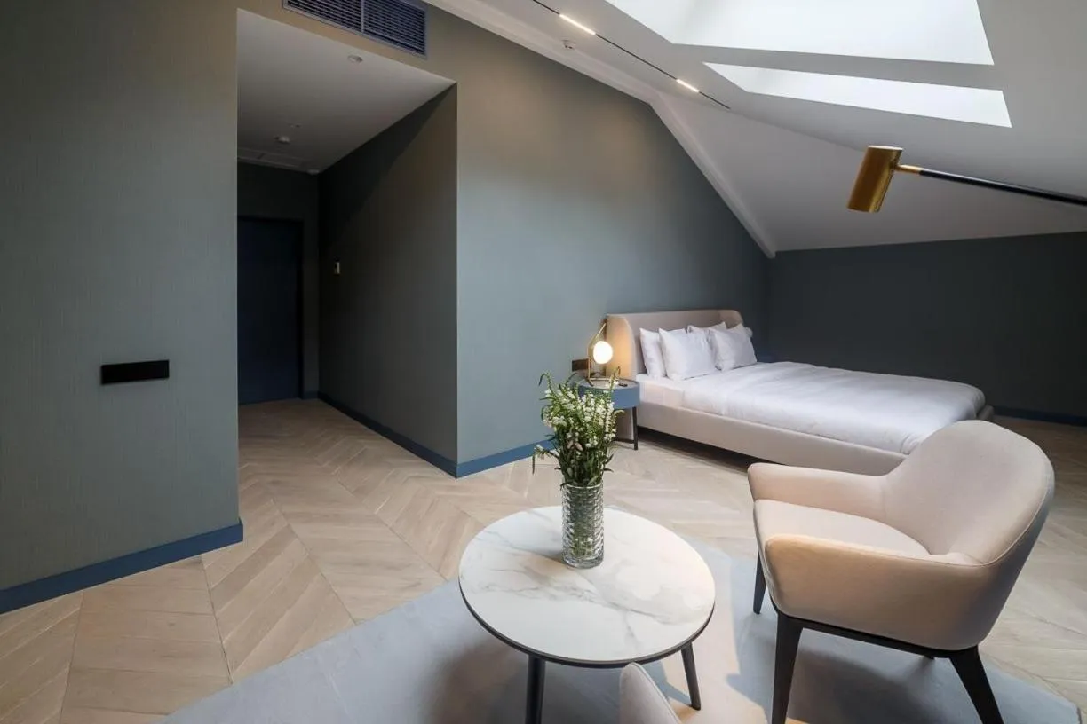 Bed in Lion's Castle Hotel