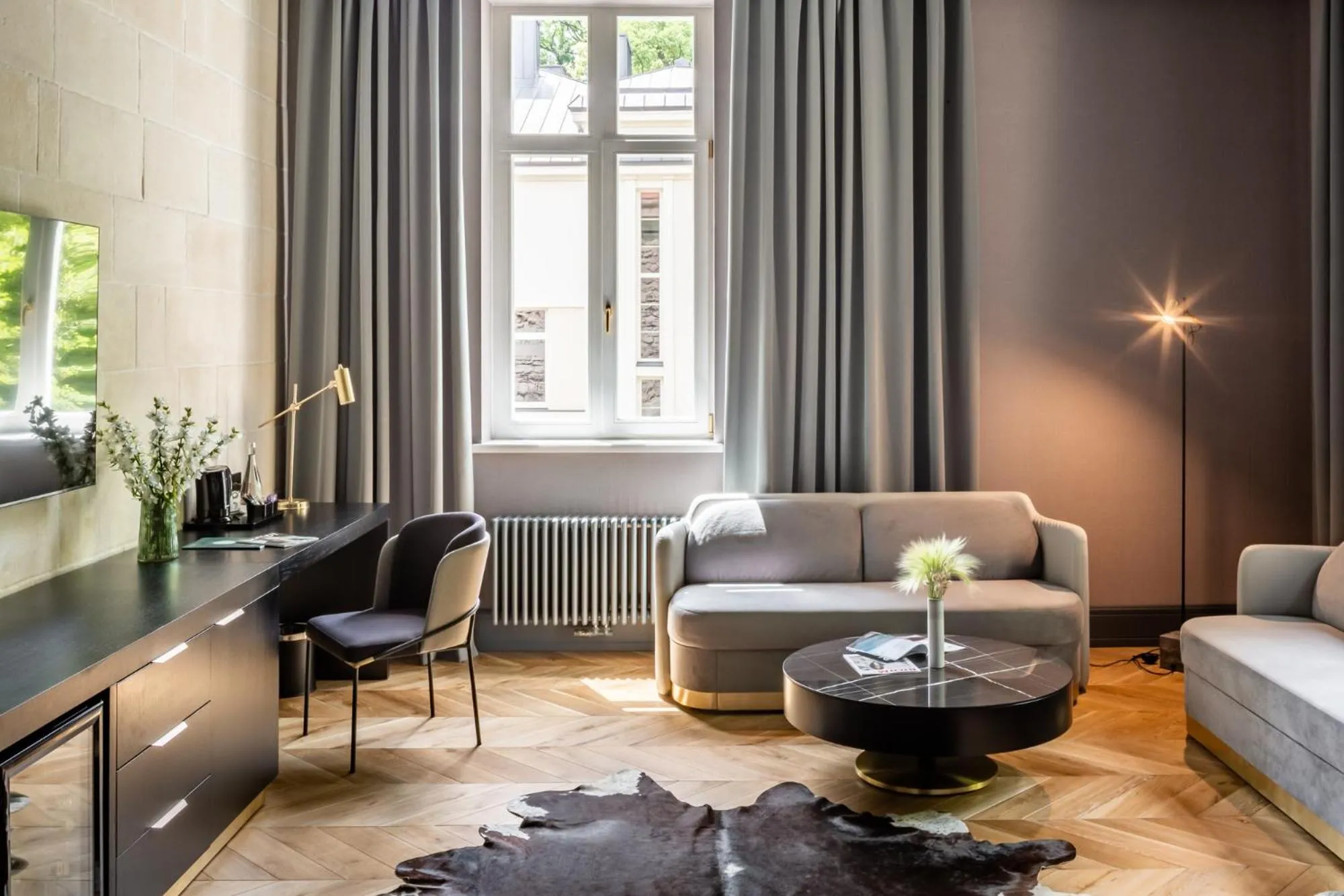 Living room in Lion's Castle Hotel