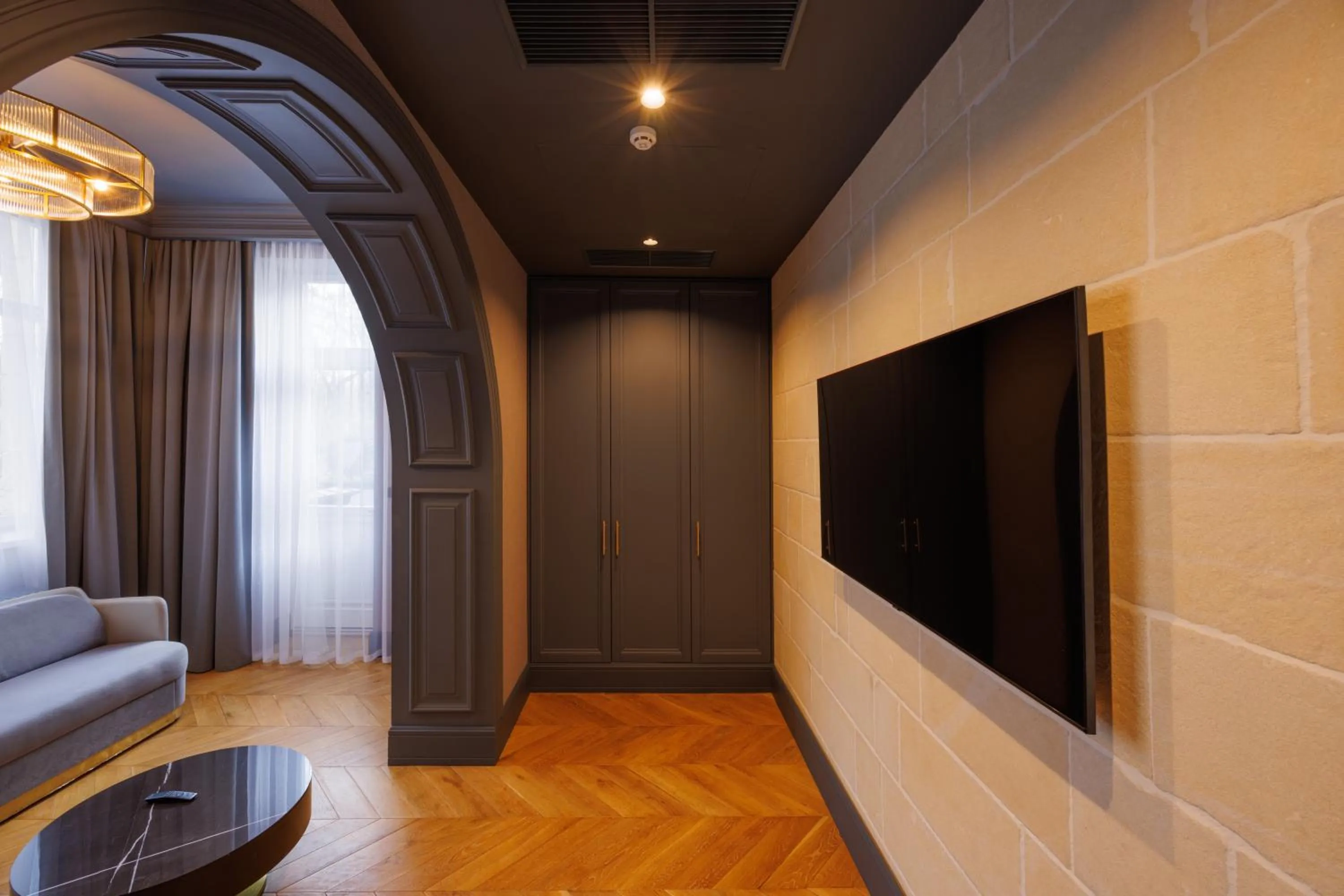 Living room in Lion's Castle Hotel