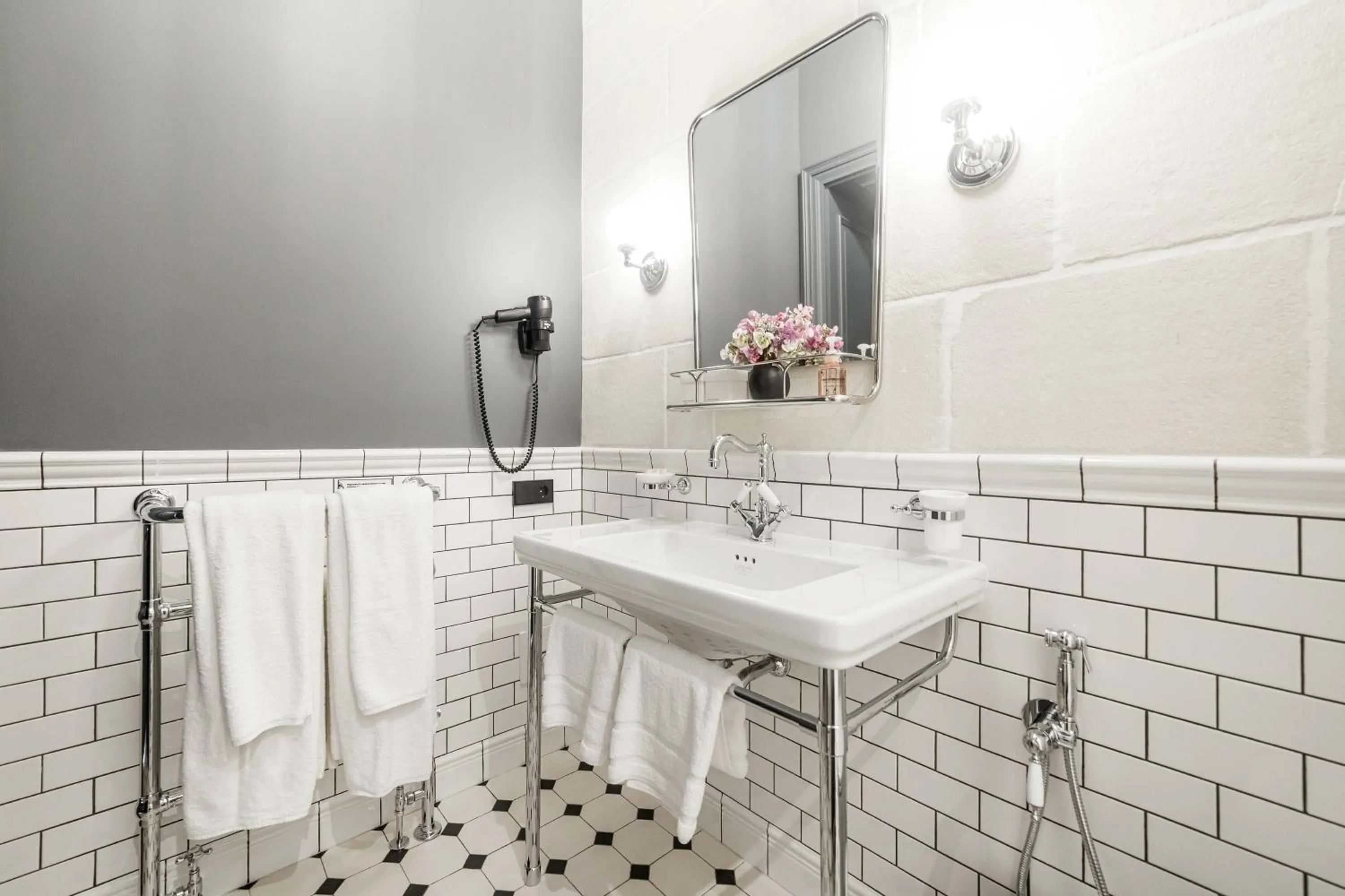 Bathroom in Lion's Castle Hotel