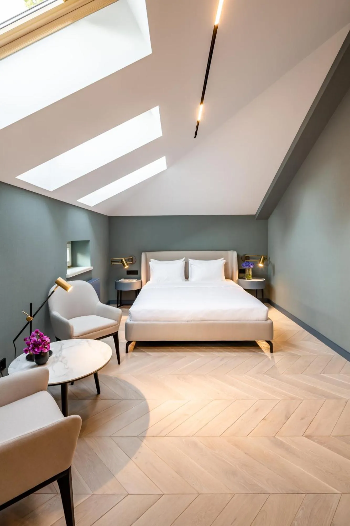 Bed in Lion's Castle Hotel