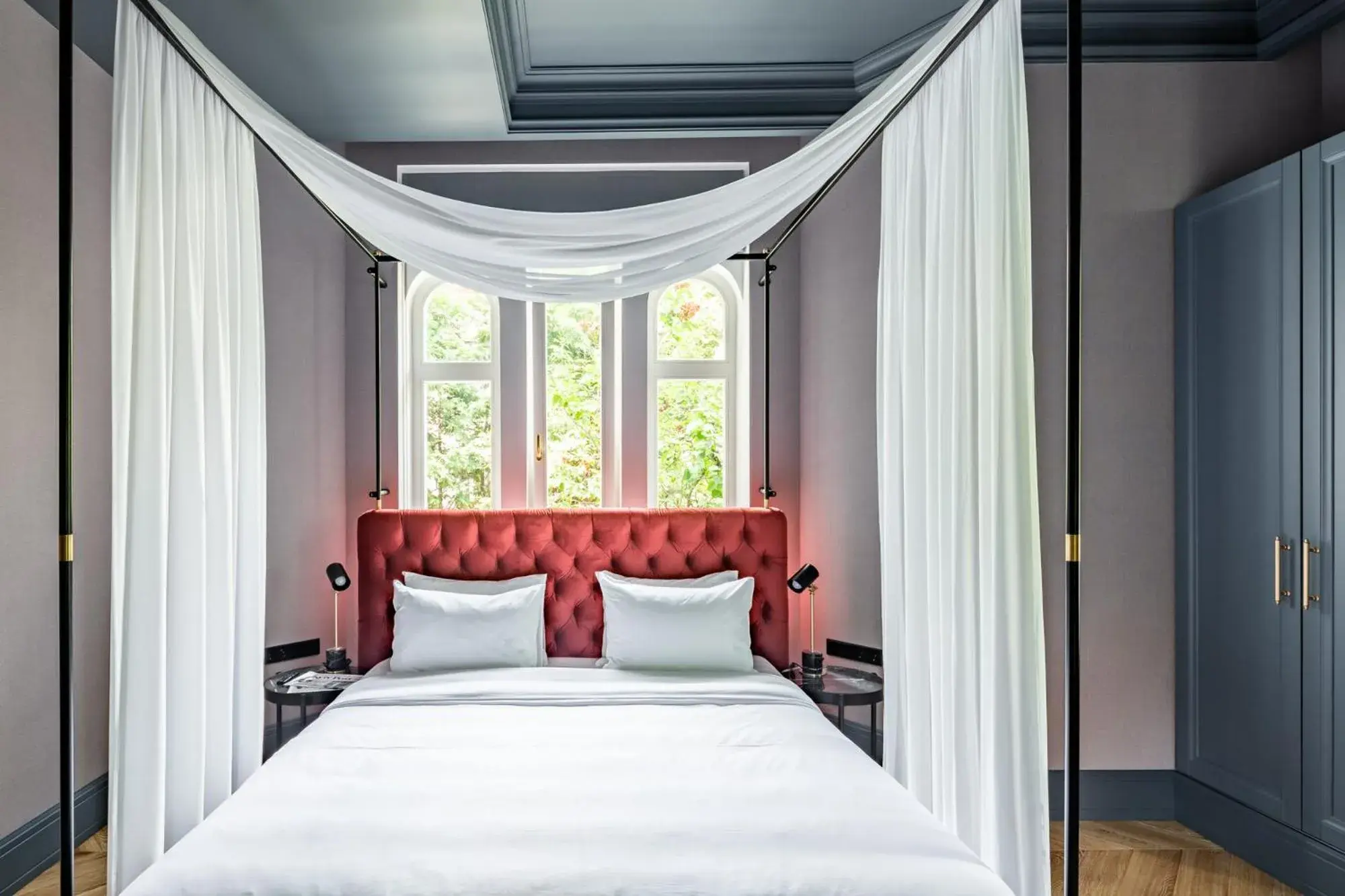 Bed in Lion's Castle Hotel Bed in Lion's Castle Hotel