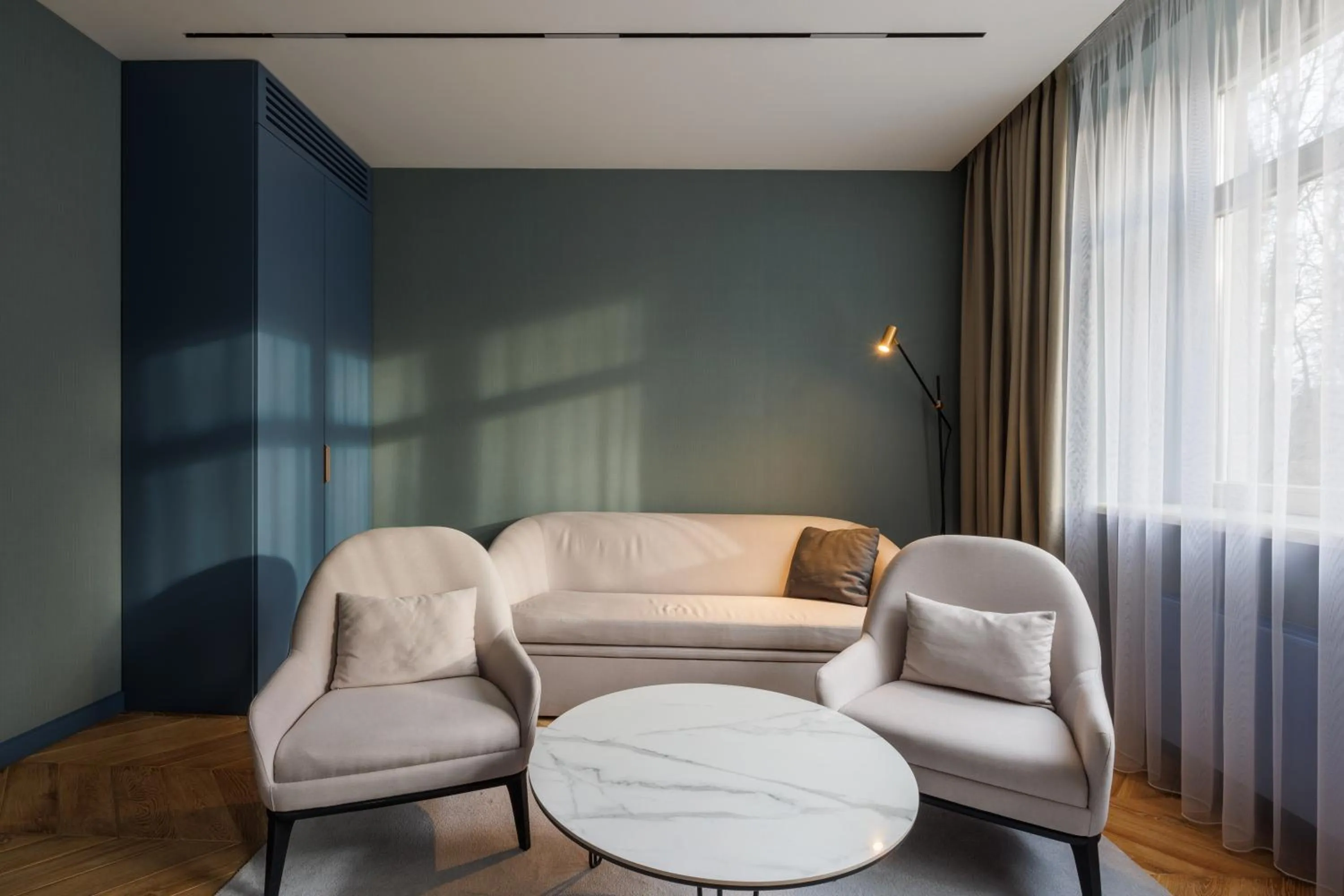 Living room in Lion's Castle Hotel