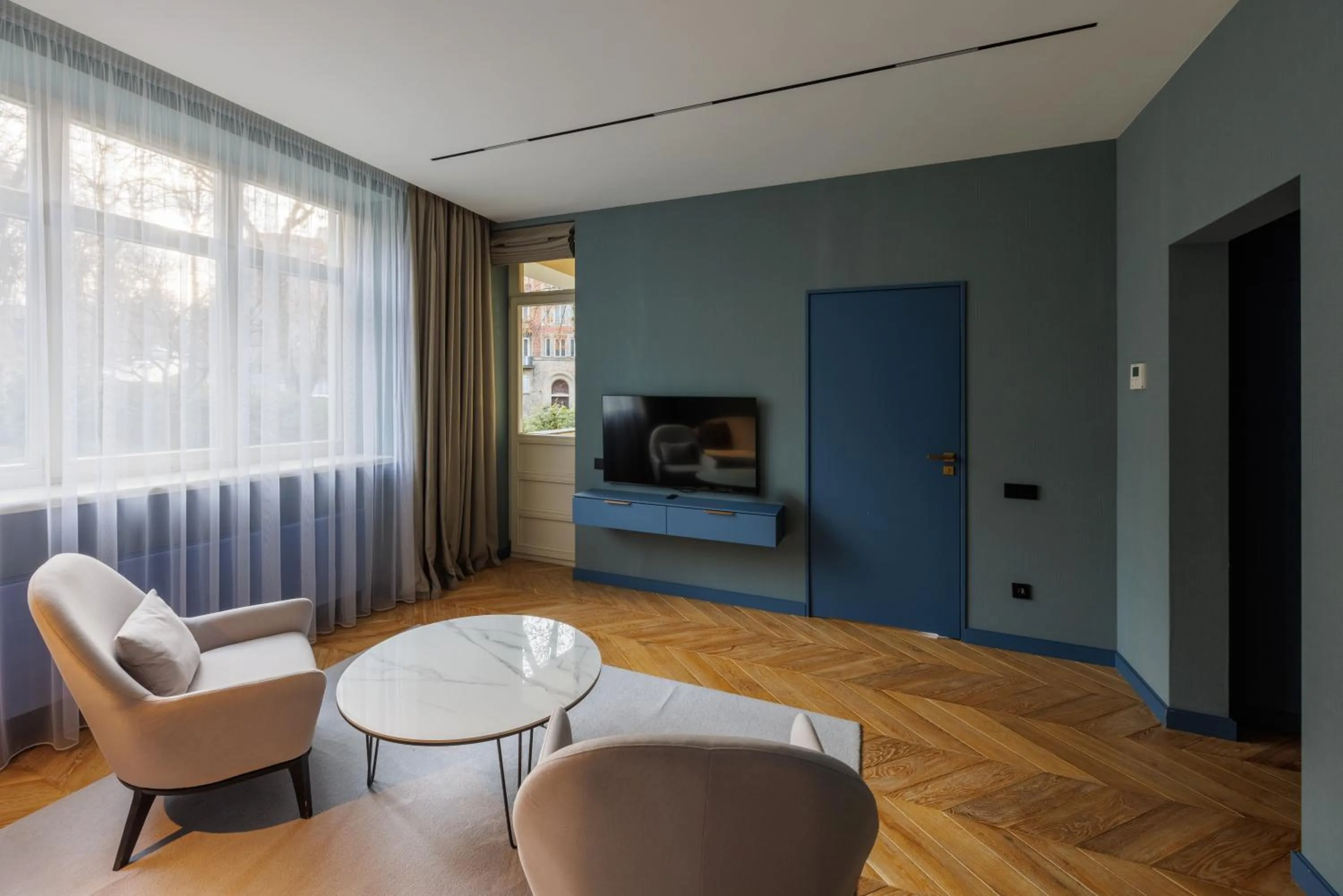 Living room in Lion's Castle Hotel