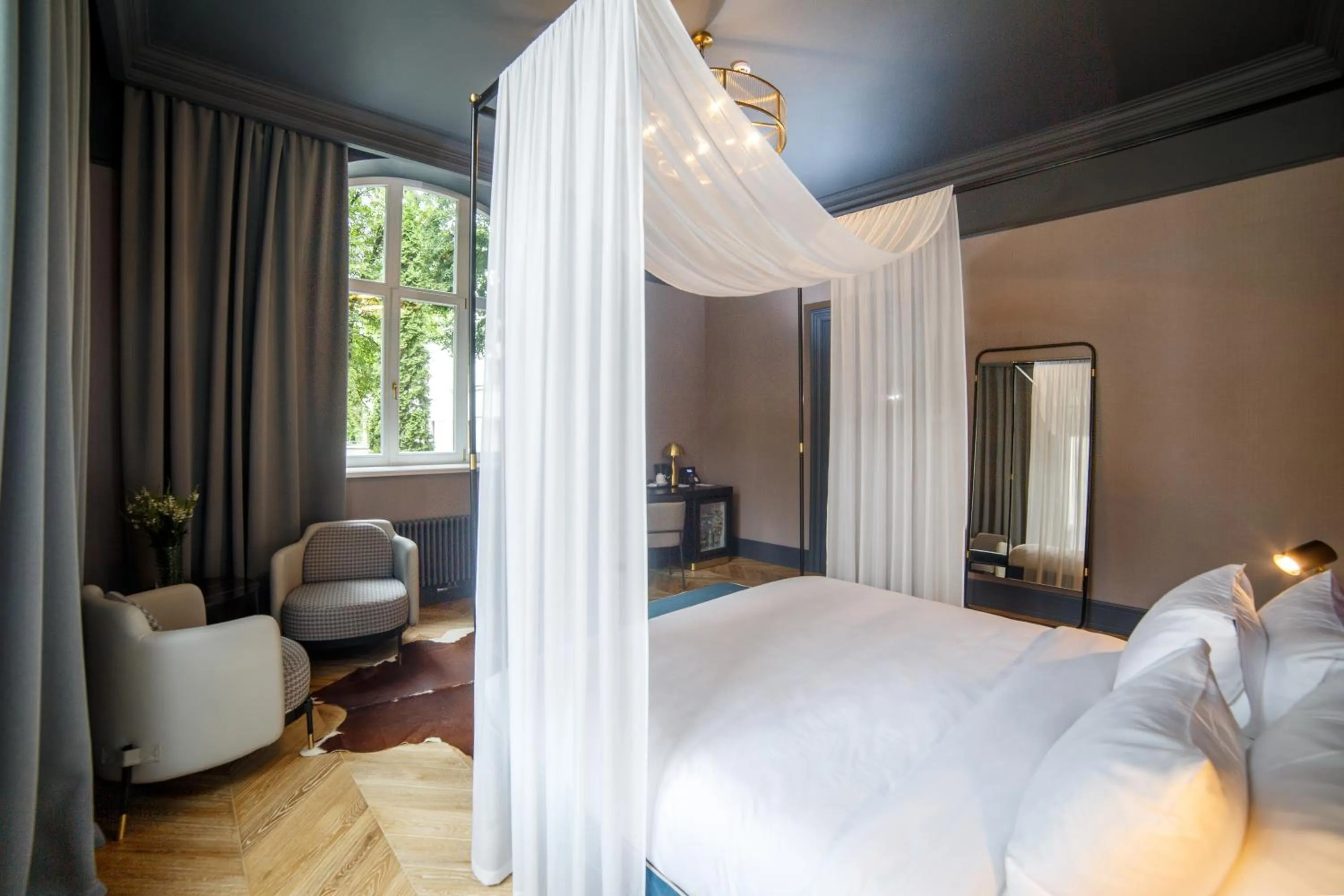 Bed in Lion's Castle Hotel