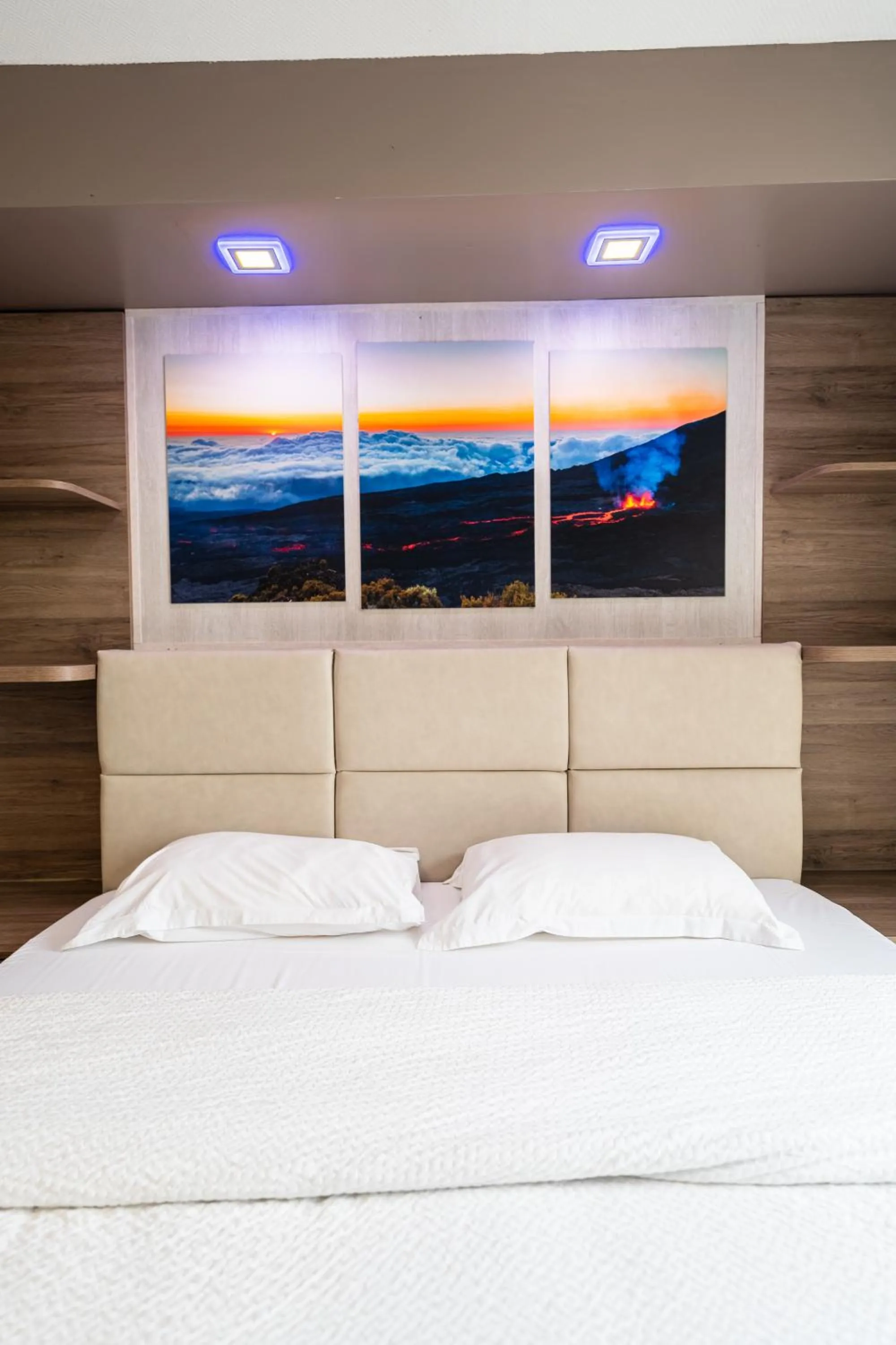 Bed in Hôtel La Rocade