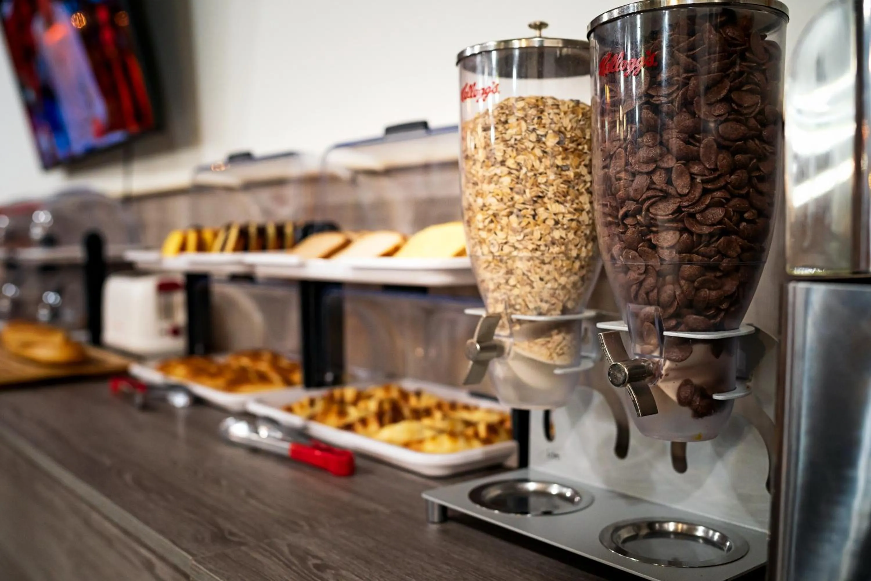 Buffet breakfast in Hôtel La Rocade