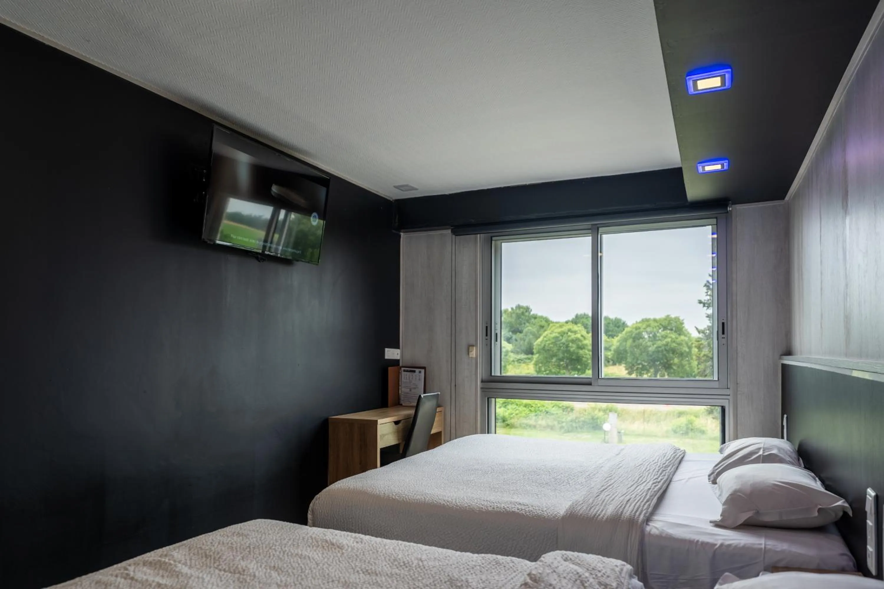 Bed in Hôtel La Rocade