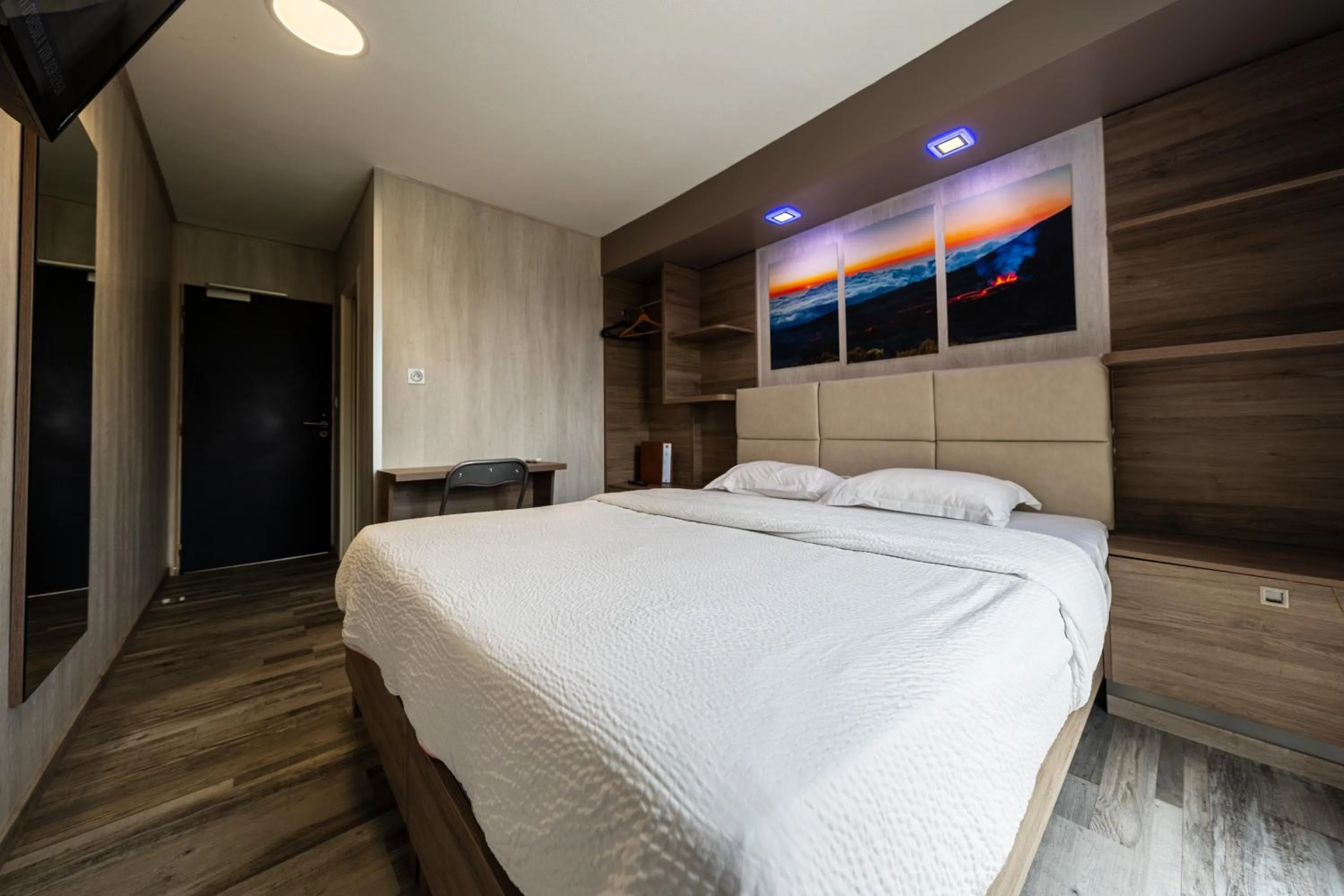 Bed in Hôtel La Rocade