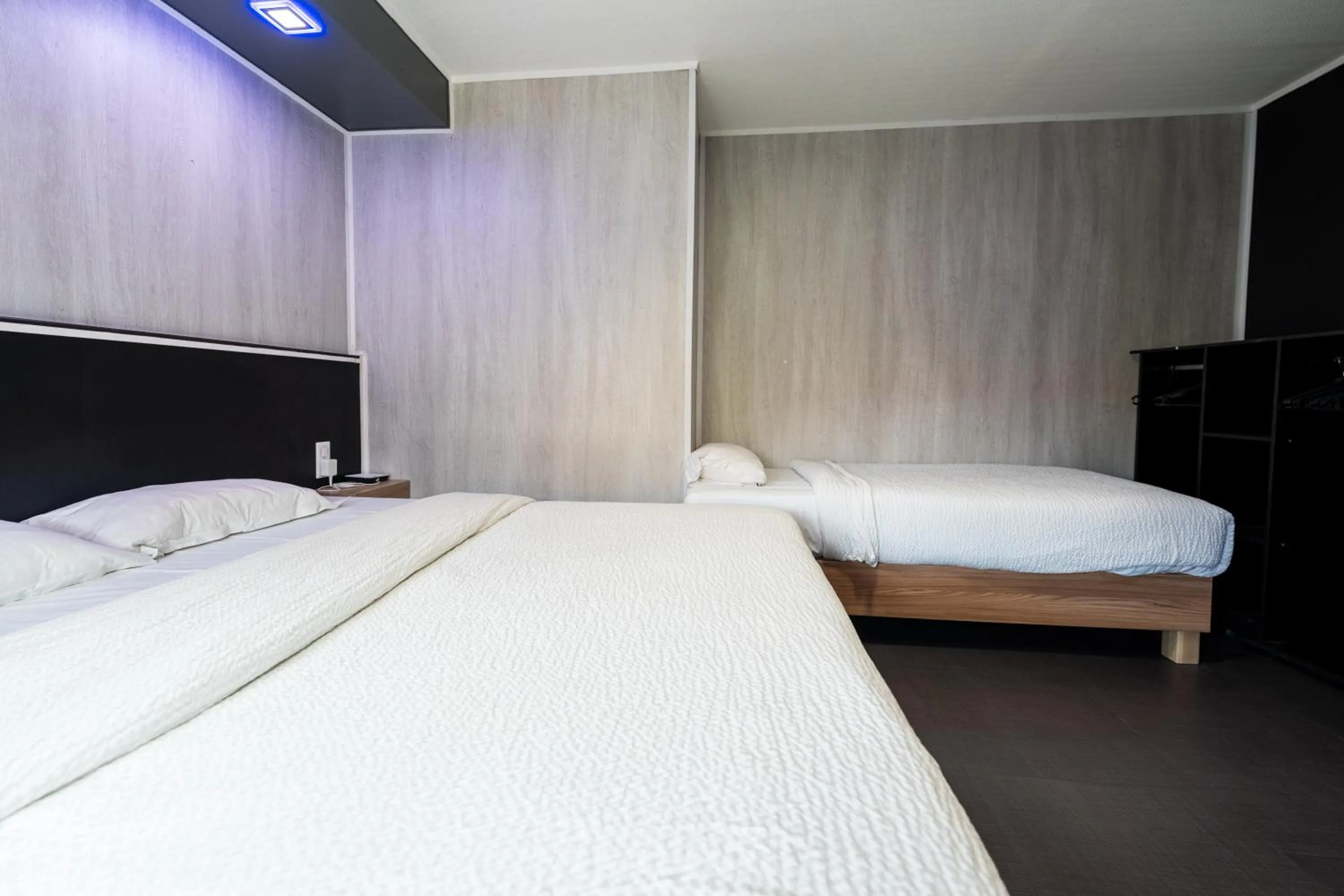 Bed in Hôtel La Rocade