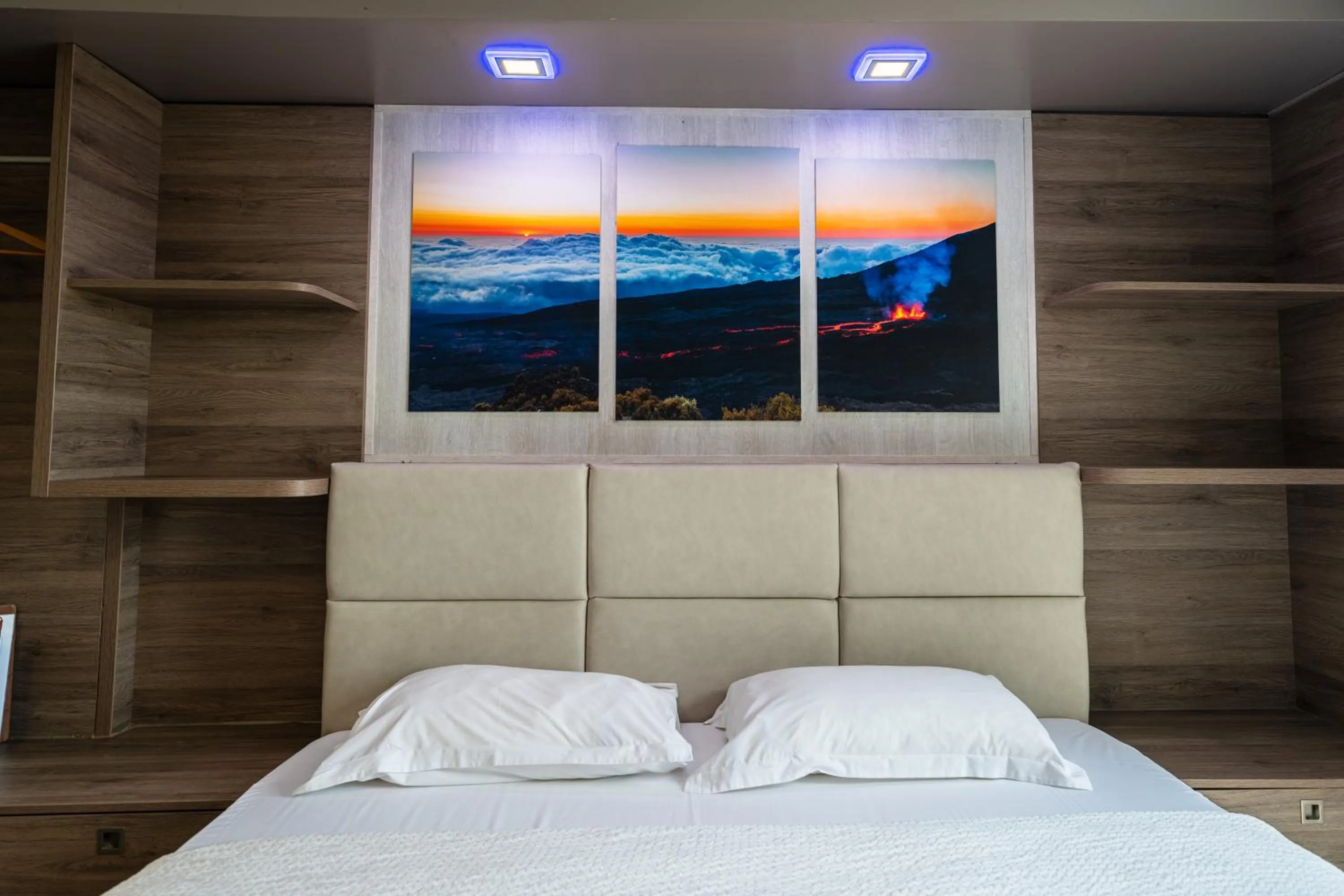 Bed in Hôtel La Rocade