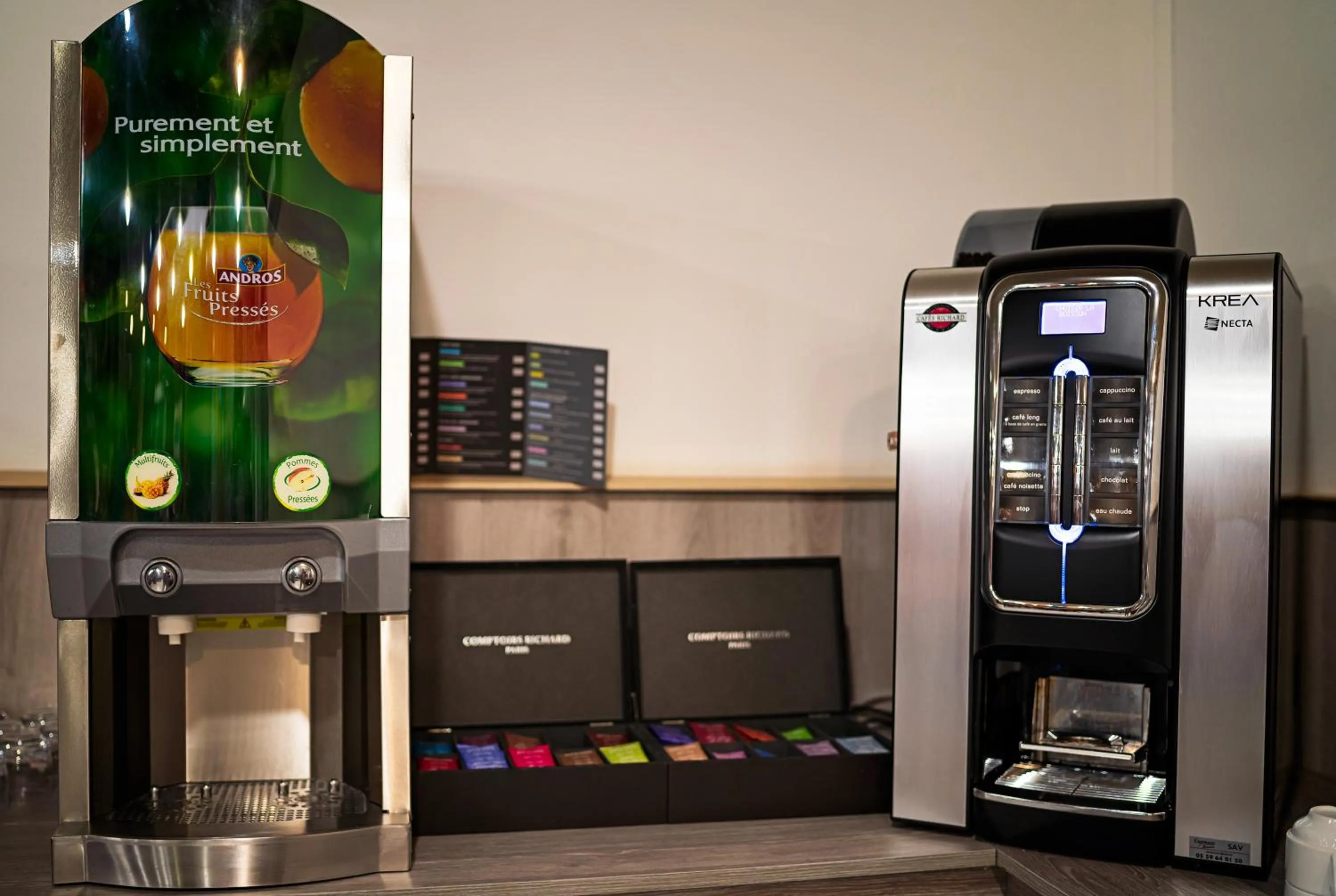 Buffet breakfast in Hôtel La Rocade