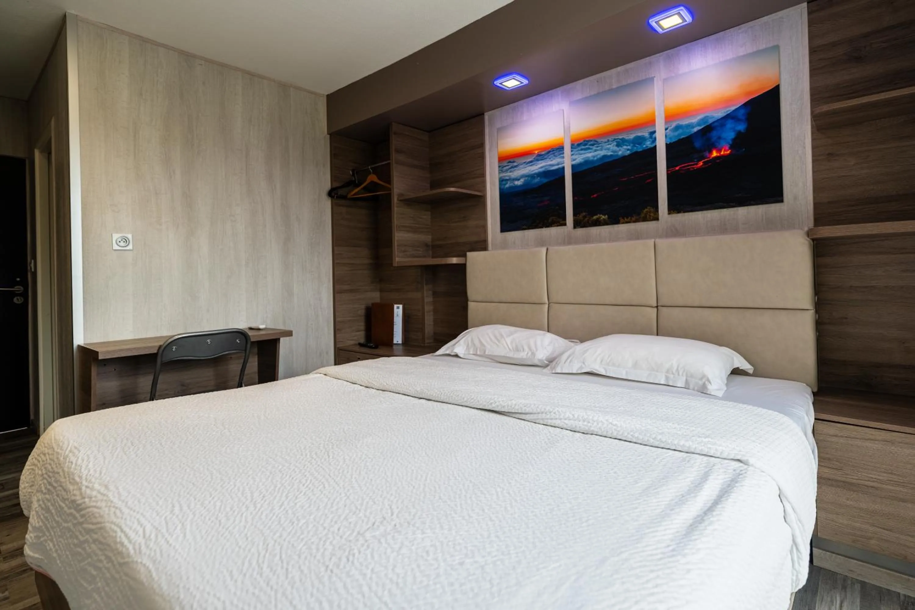 Bed in Hôtel La Rocade