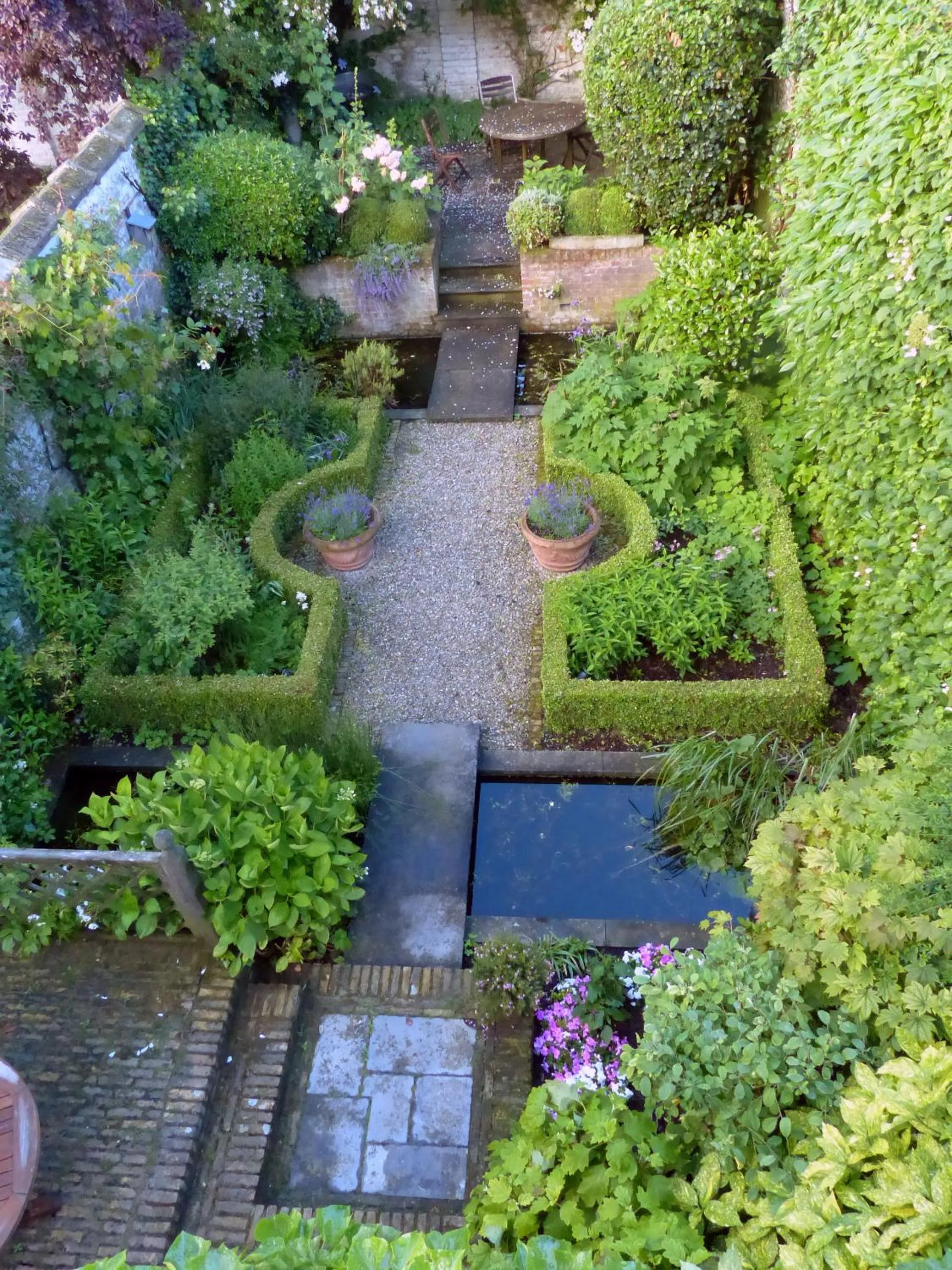 Bird's eye view in B&B E48