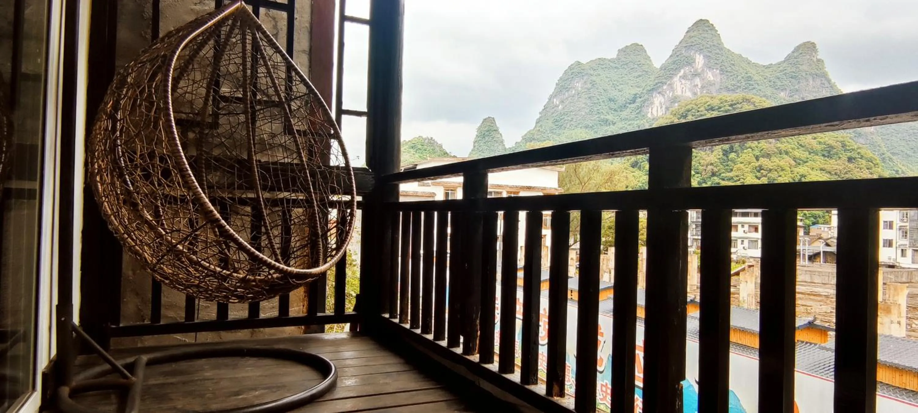 Family Room with Balcony in Yangshuo Xingping This Old Place Li-River Inn