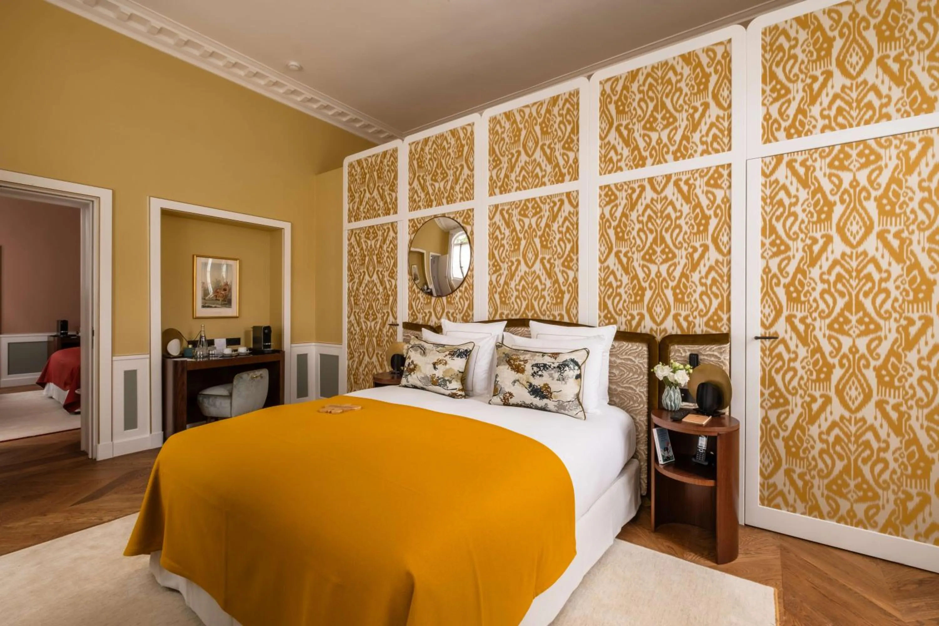 Bedroom, Bed in Hôtel Les Lumières - Relais & Châteaux