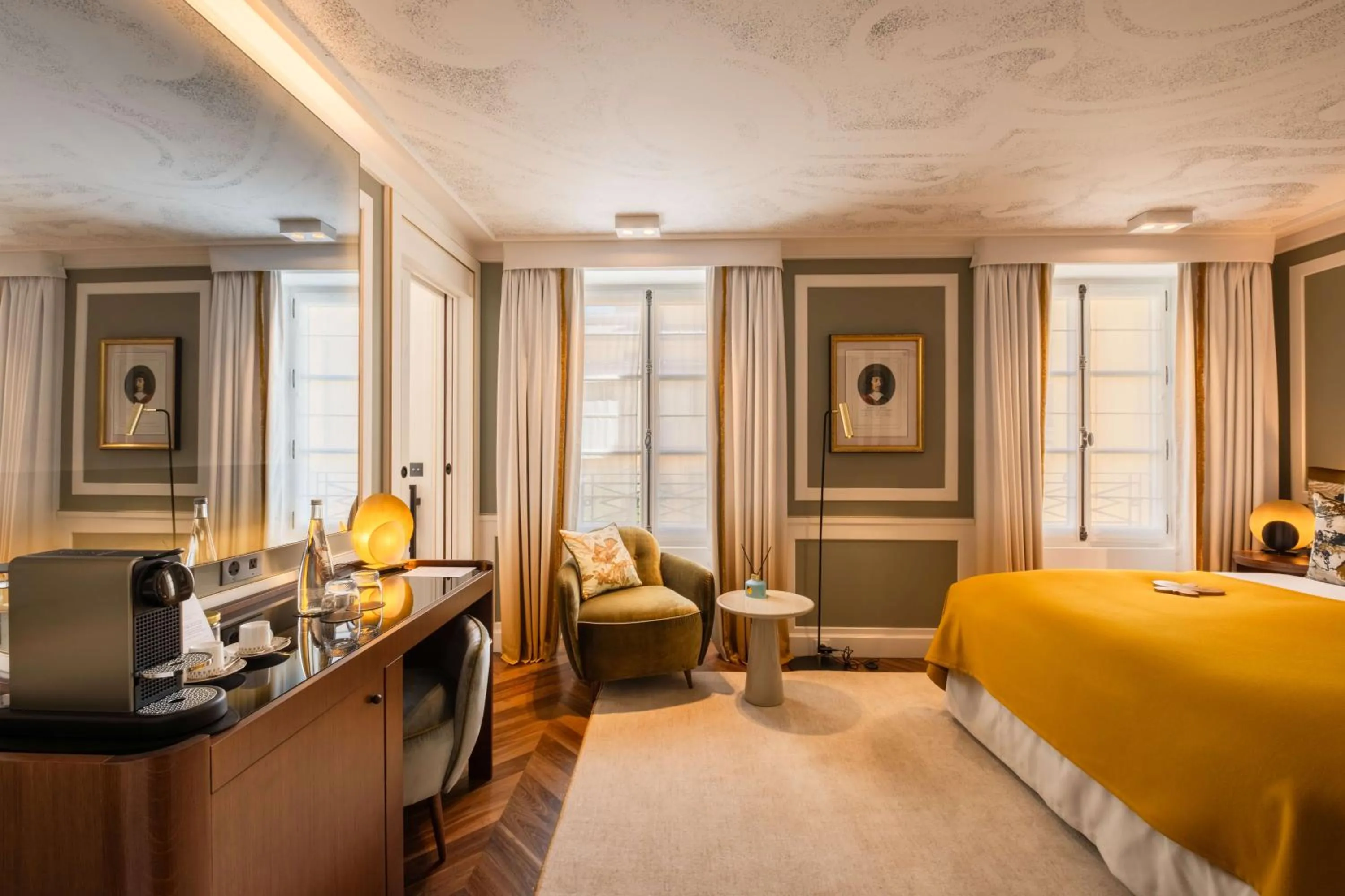 Bedroom, Bed in Hôtel Les Lumières - Relais & Châteaux