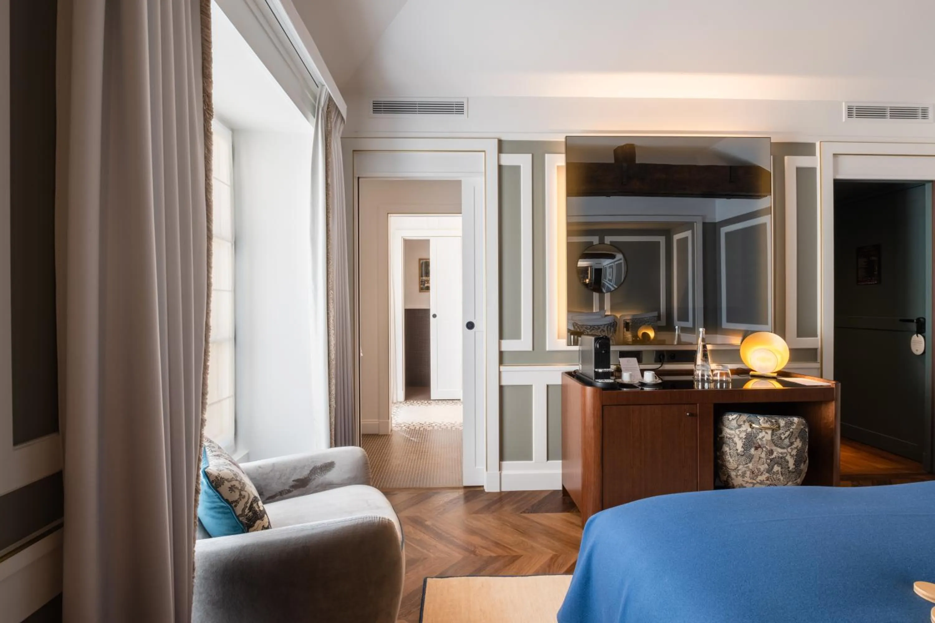 Bedroom in Hôtel Les Lumières - Relais & Châteaux