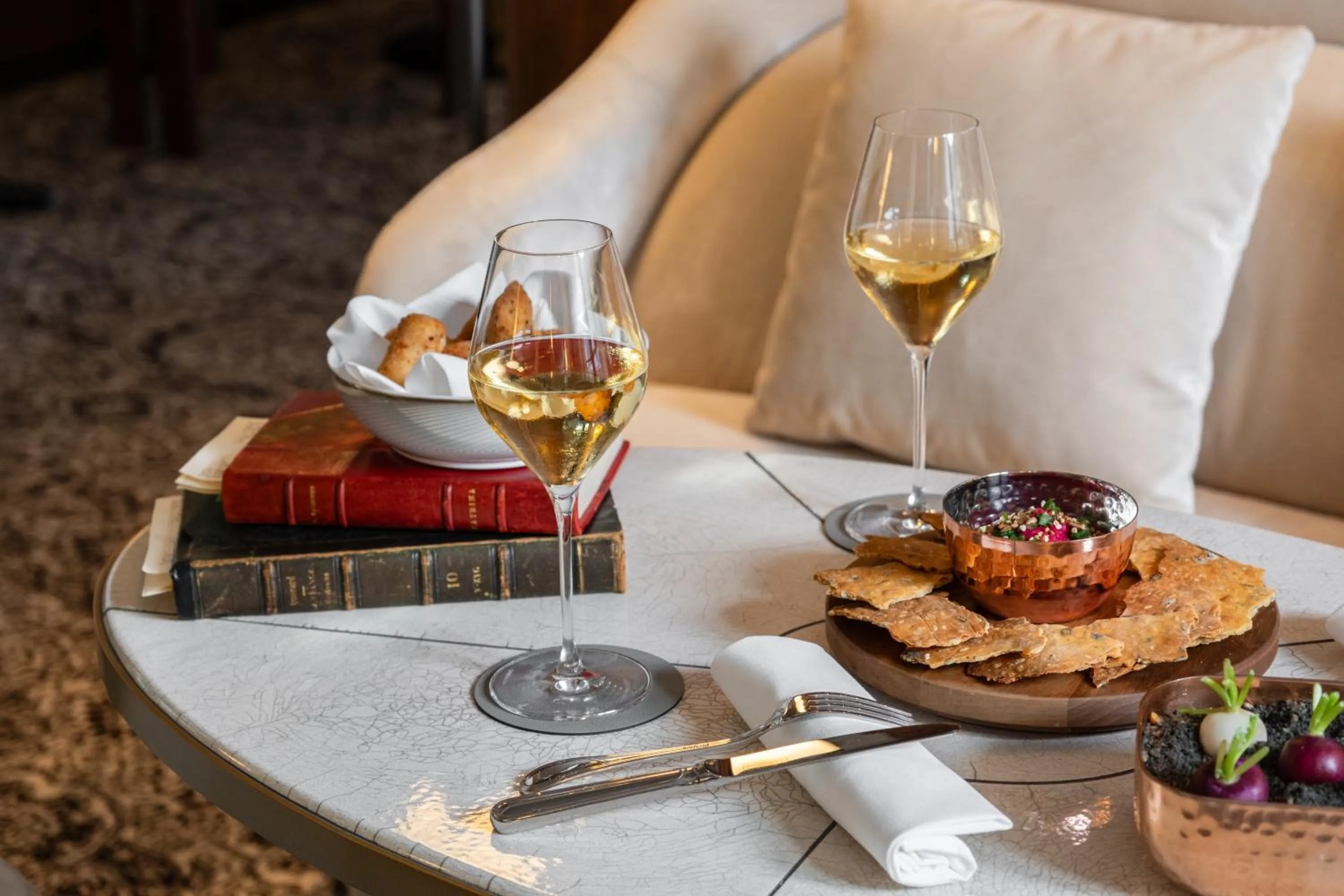 Restaurant/places to eat in Hôtel Les Lumières - Relais & Châteaux