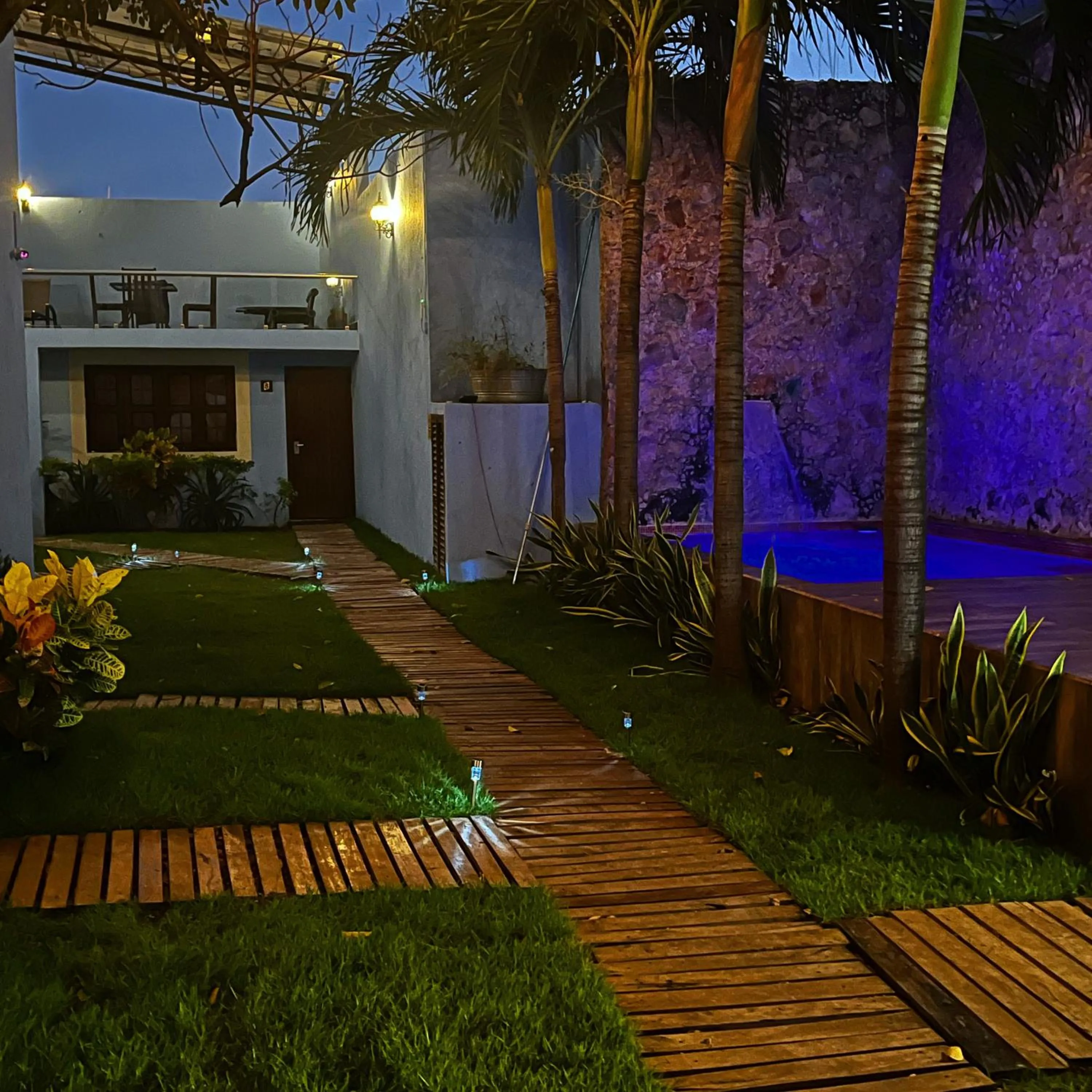 Property building in Hotel Maculís