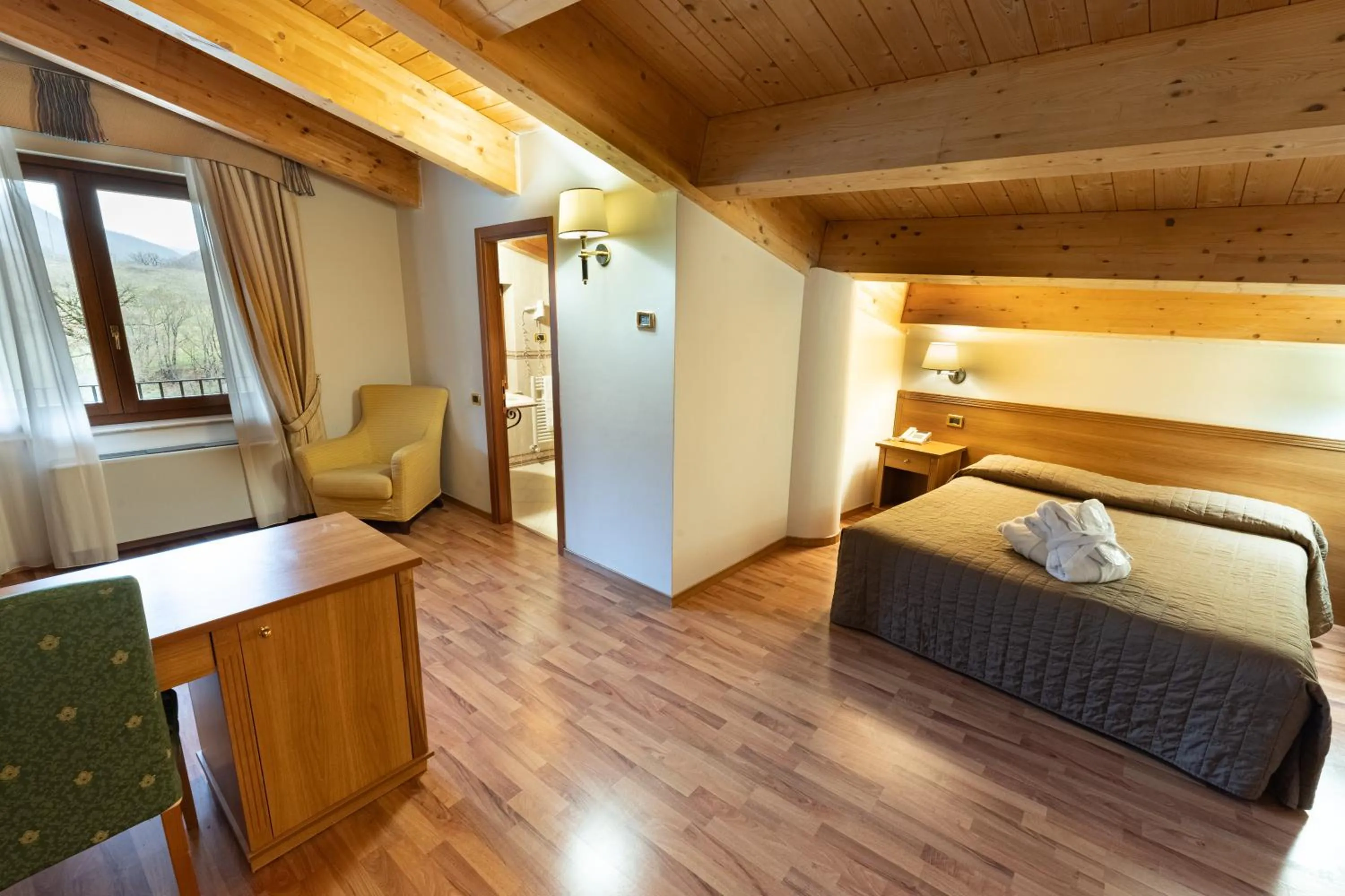 Bedroom, Bed in Grand Hotel Elite