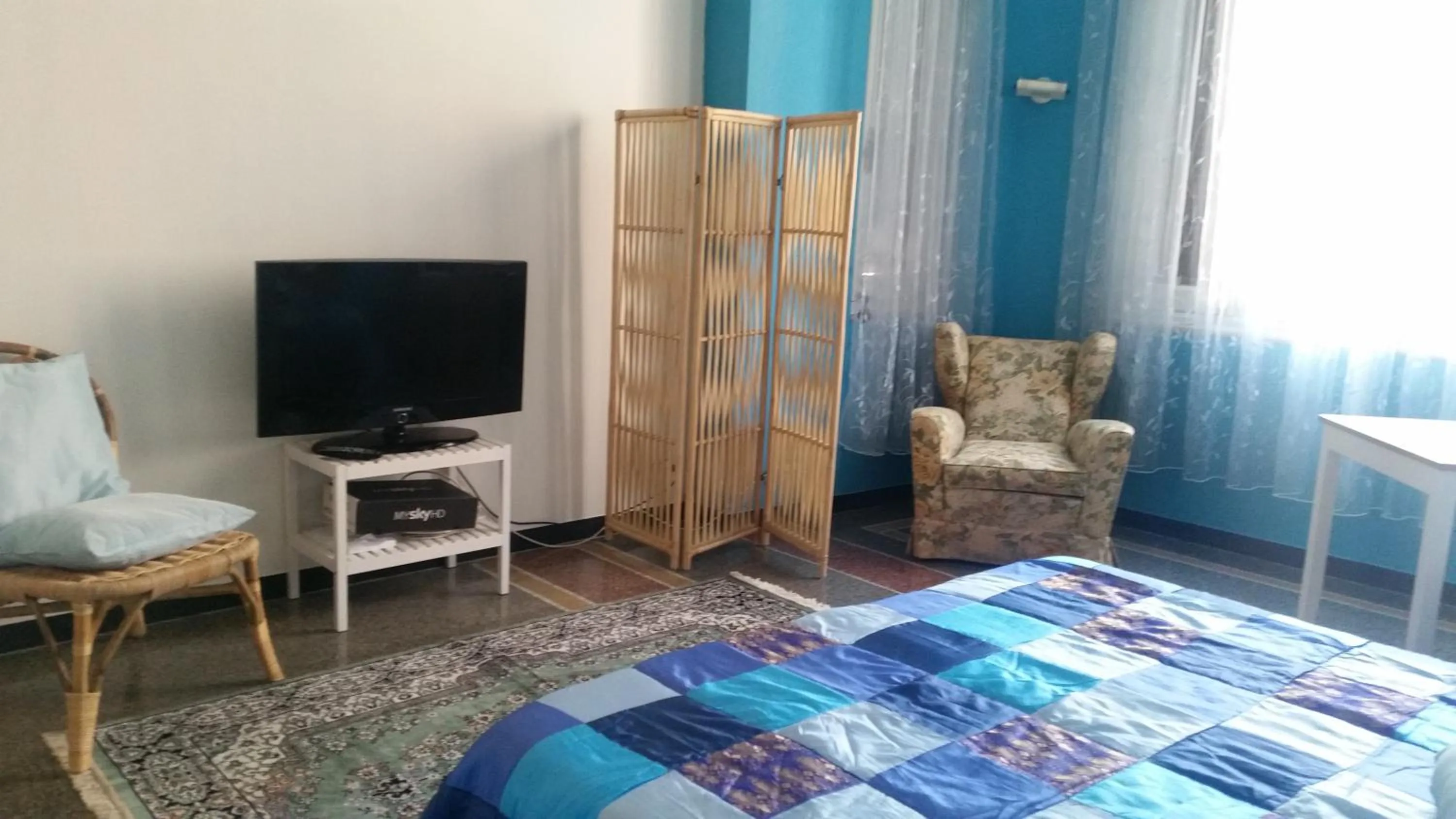 Photo of the whole room in MyDre@mSavona