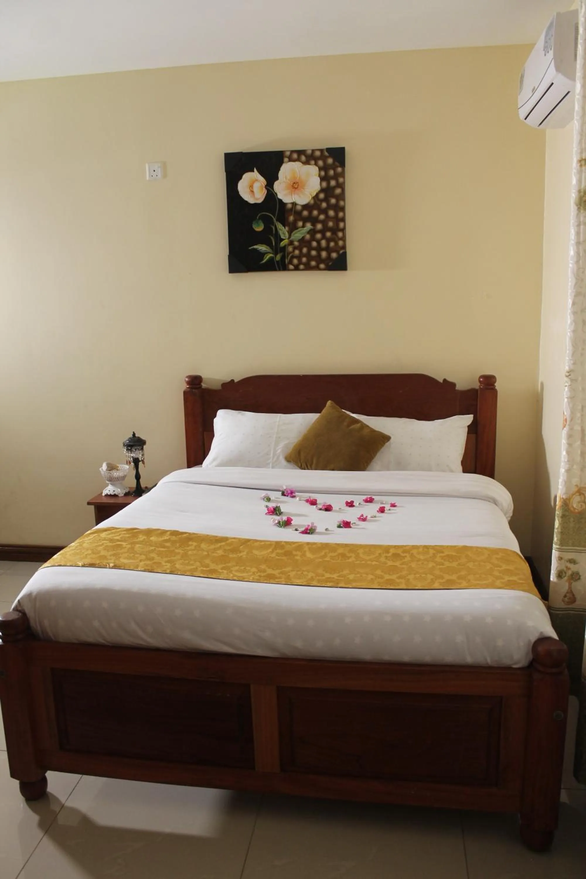 Bed in Oluwa Seun Beach Cottages, Mtwapa